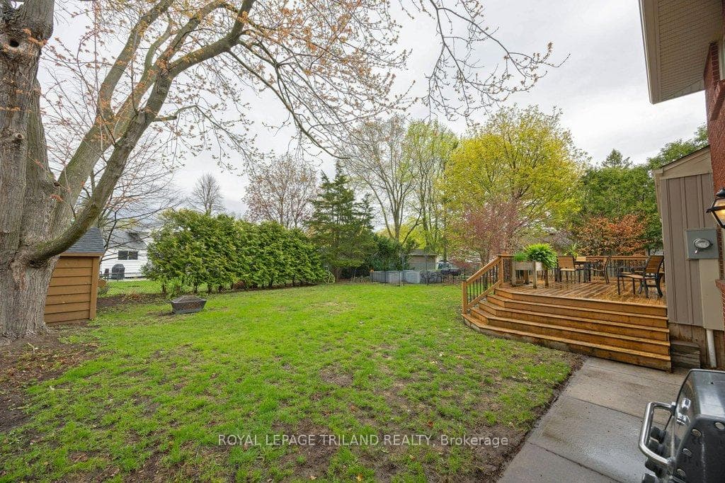 667 GLENGYLE Crescent photo 36