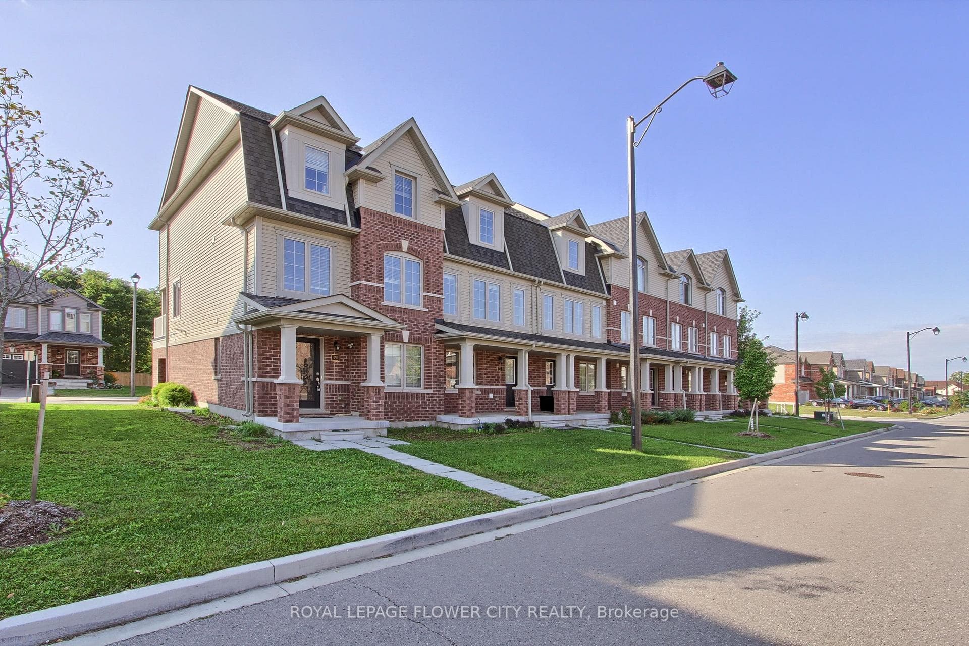 70 Knotty Pine Avenue photo 40
