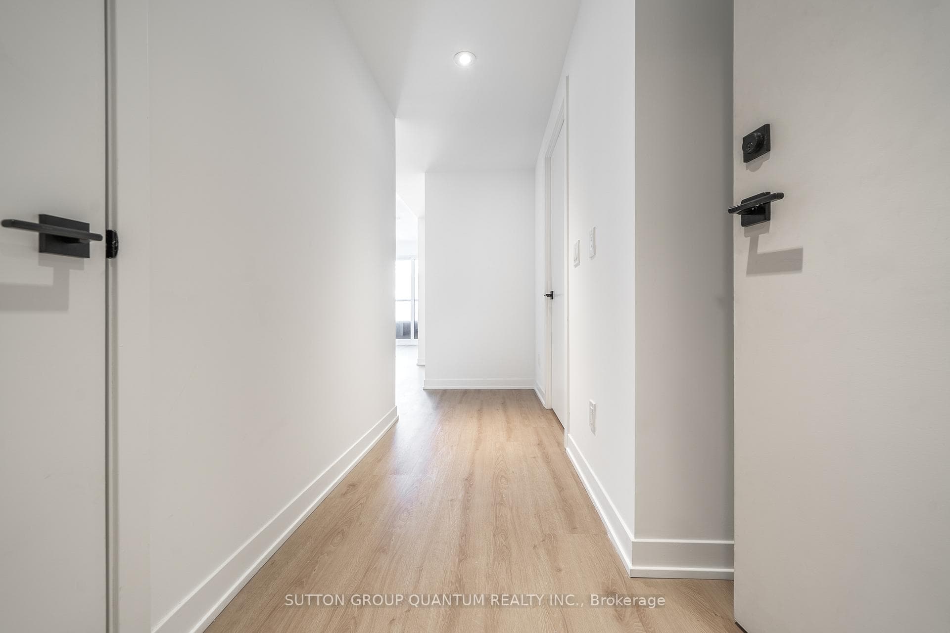 319 Jarvis Street Unit 1707 photo 2
