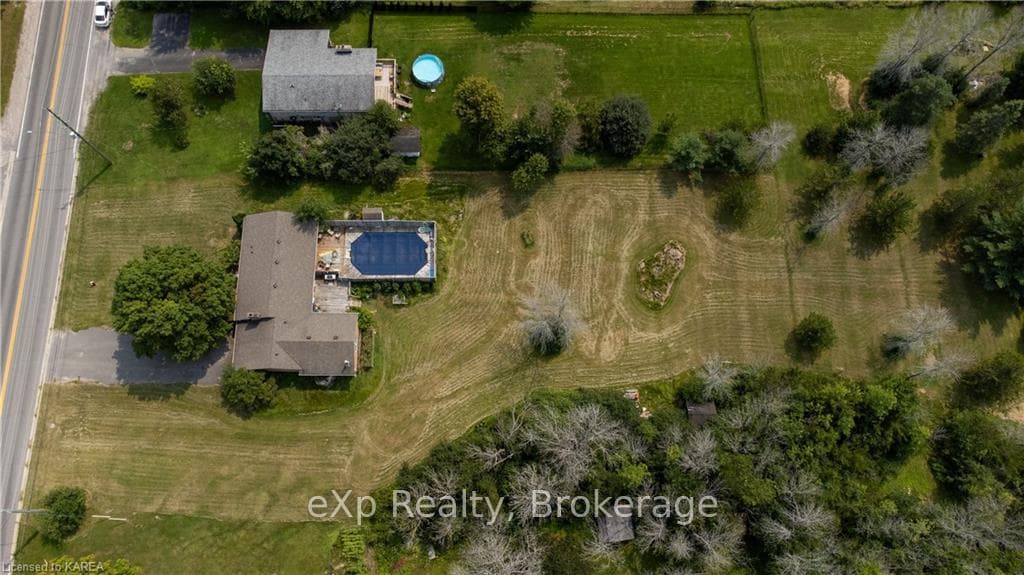 498 CORONATION Boulevard photo 23