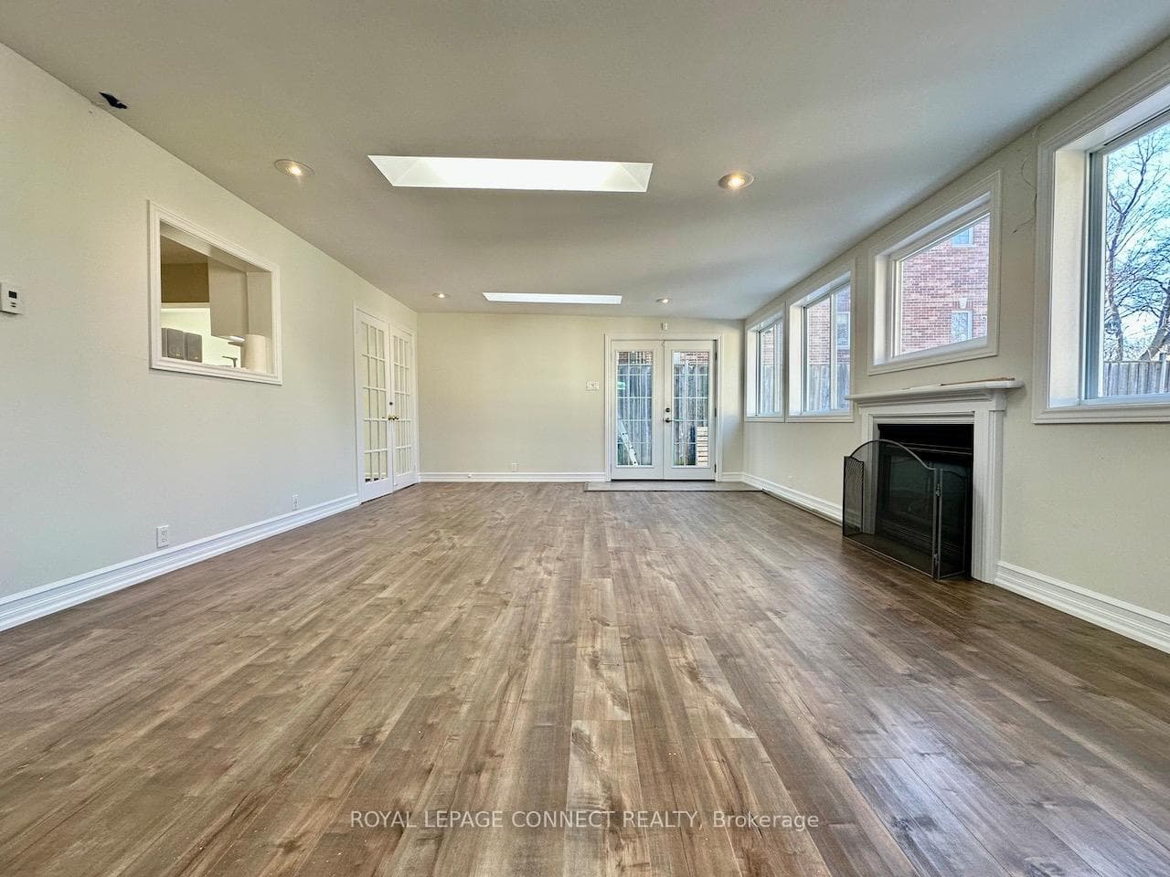 28 Willowlea Drive photo 1