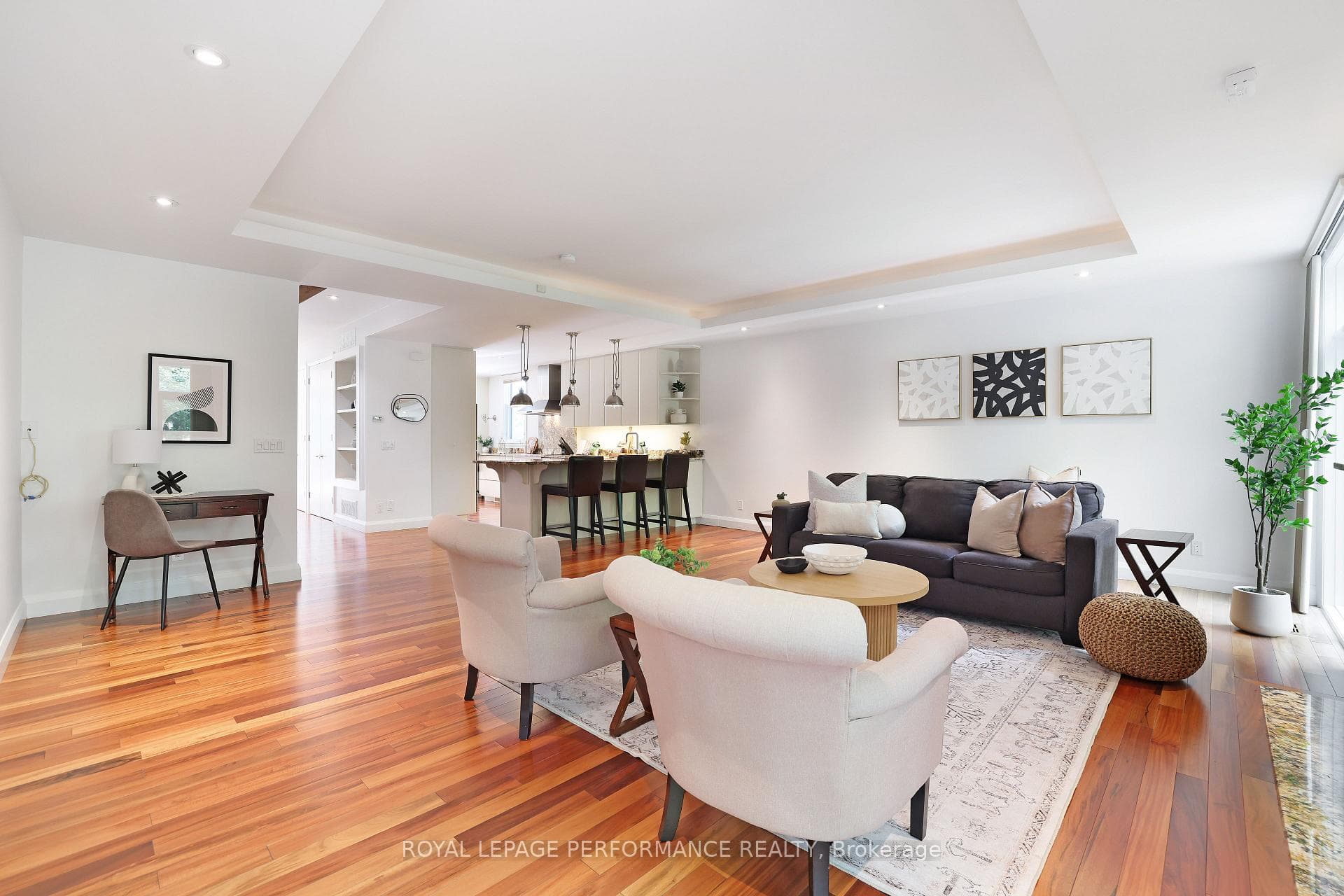 2029 Cabot Street photo 12