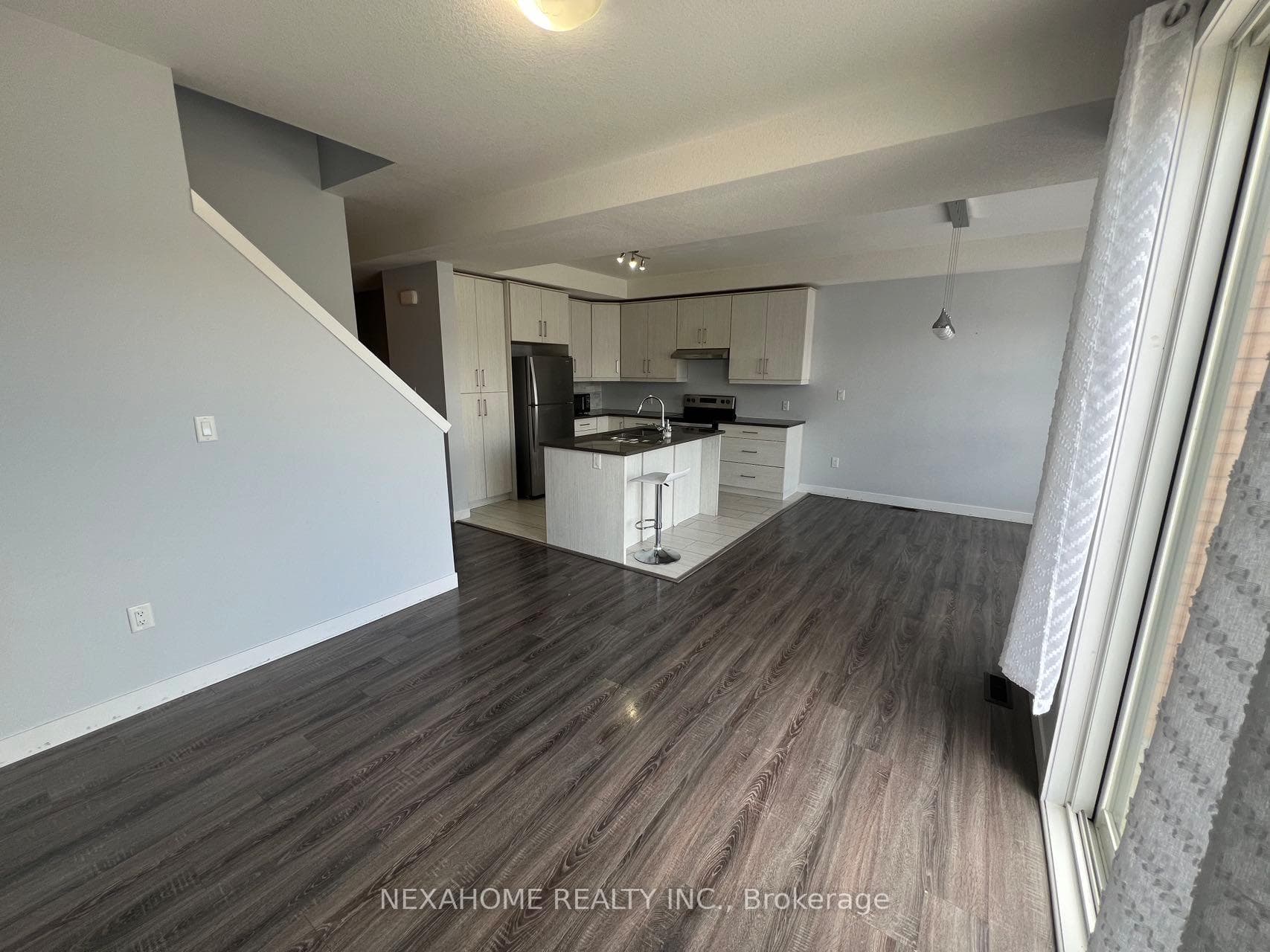 953 Manhattan Way photo 8
