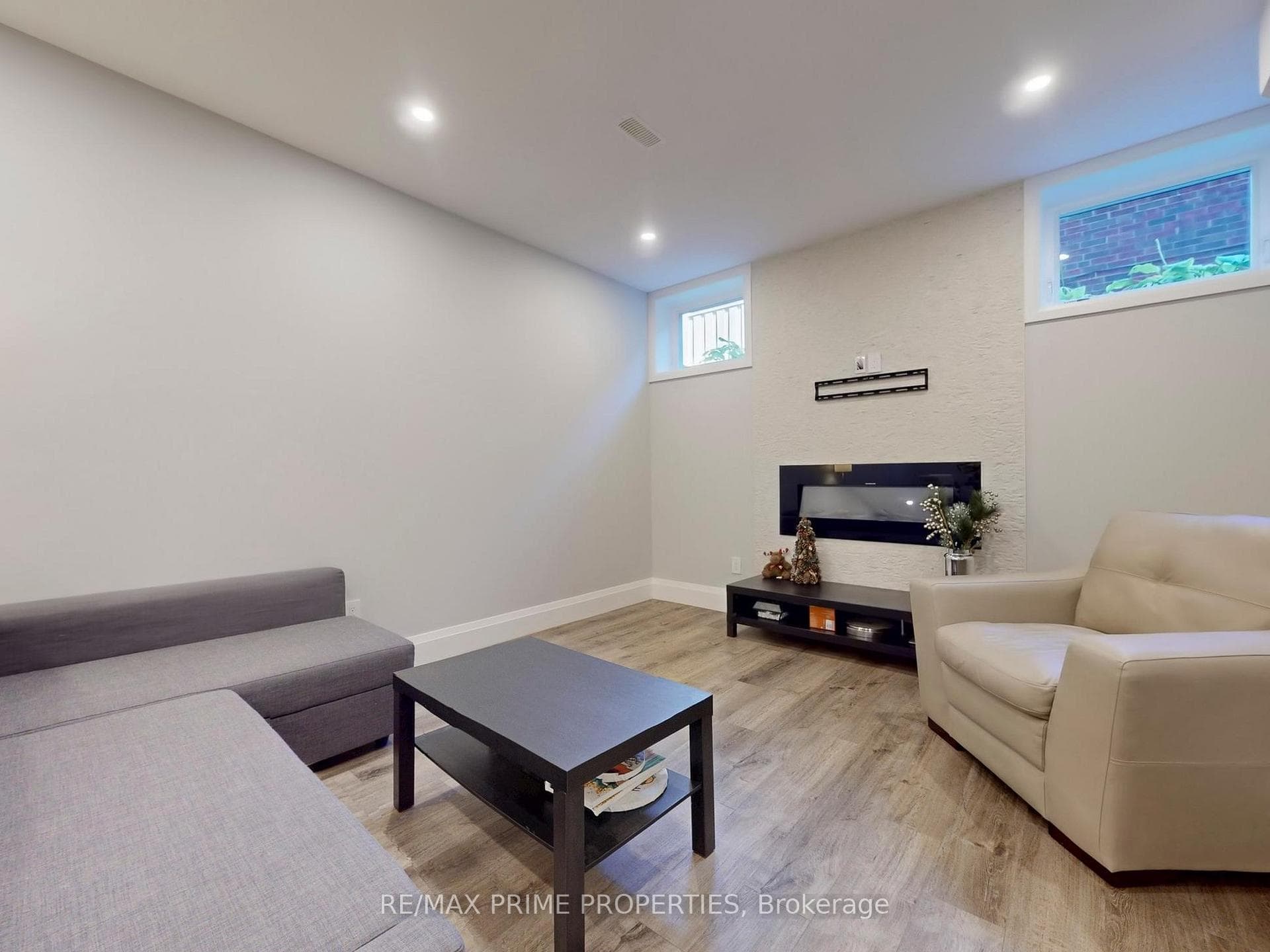 116 Pinegrove Avenue photo 23