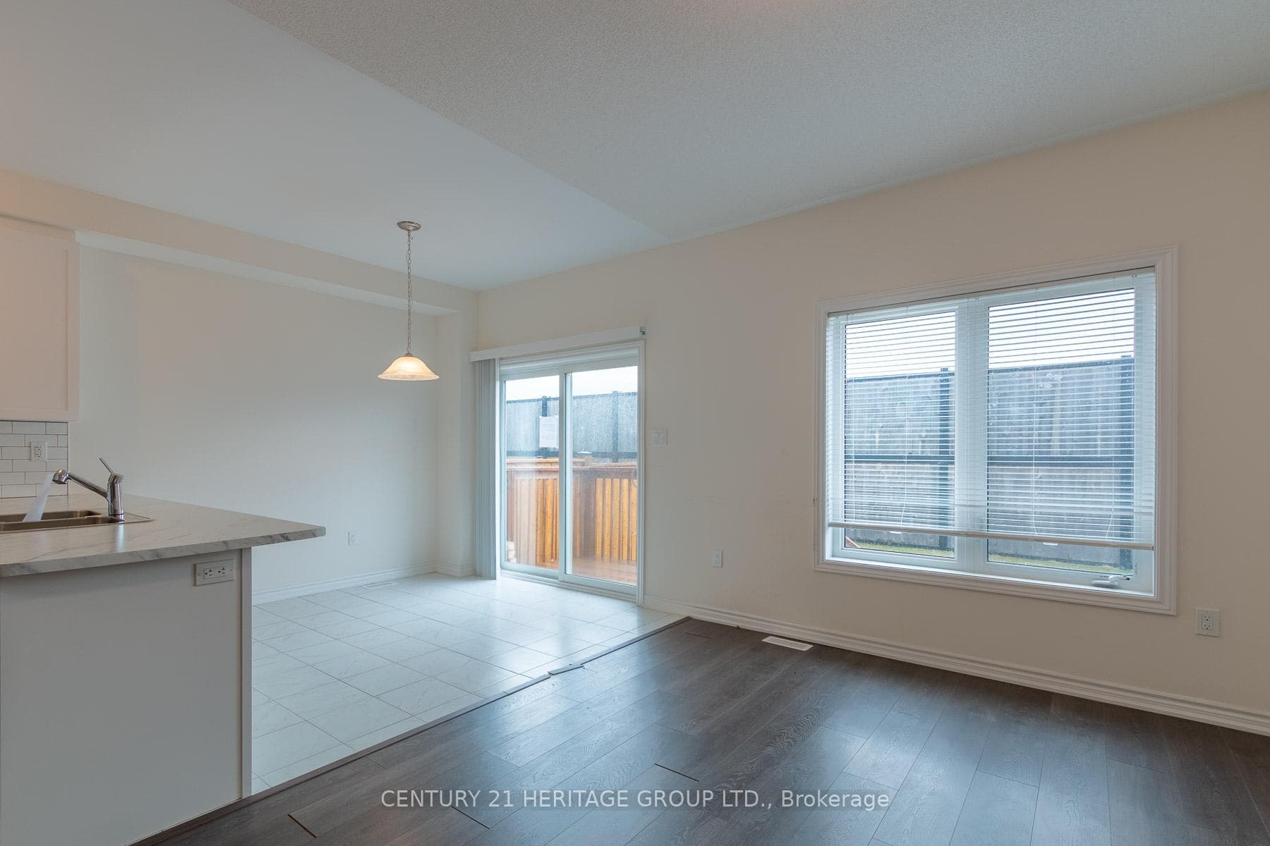 304 Stewart Street photo 9
