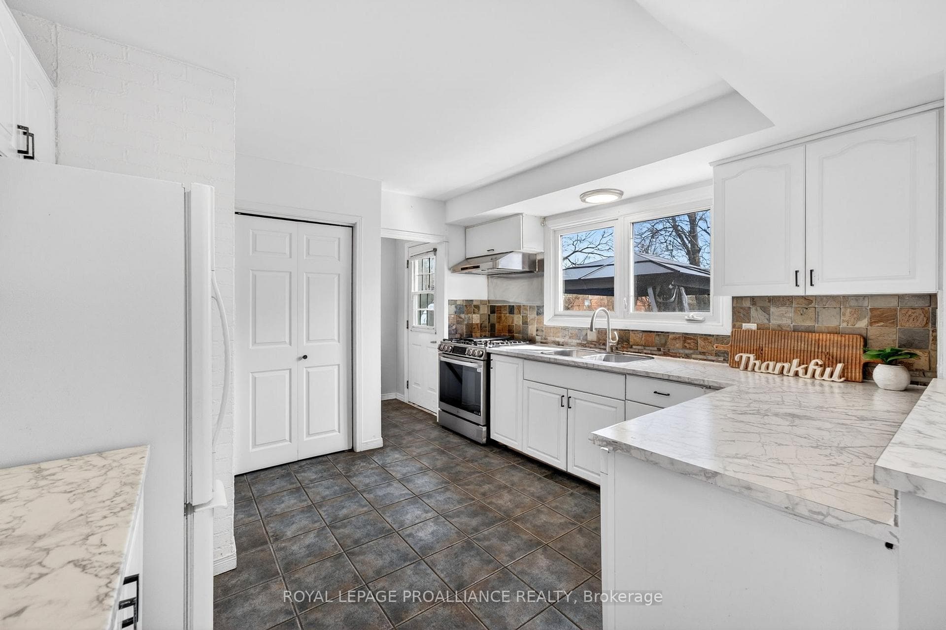 521 Sidney Street photo 13
