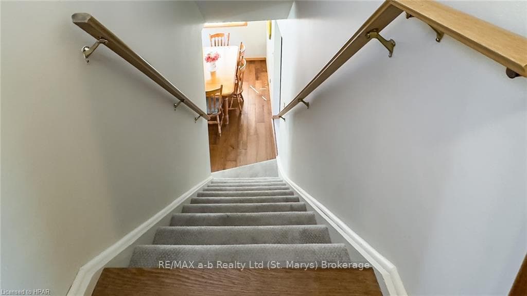 3 SPARLING Crescent photo 27