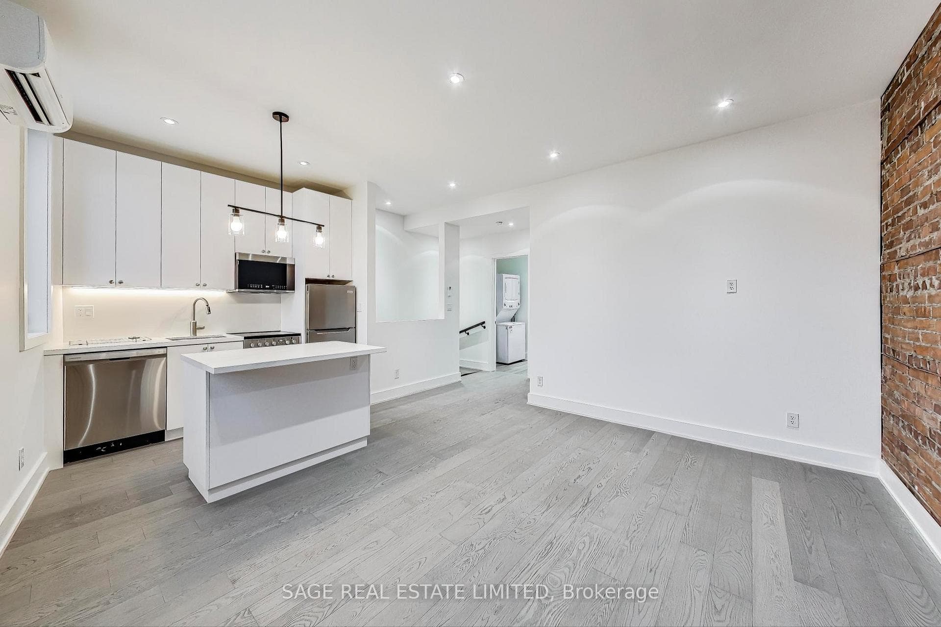 2551 Yonge Street Unit Upper photo 7
