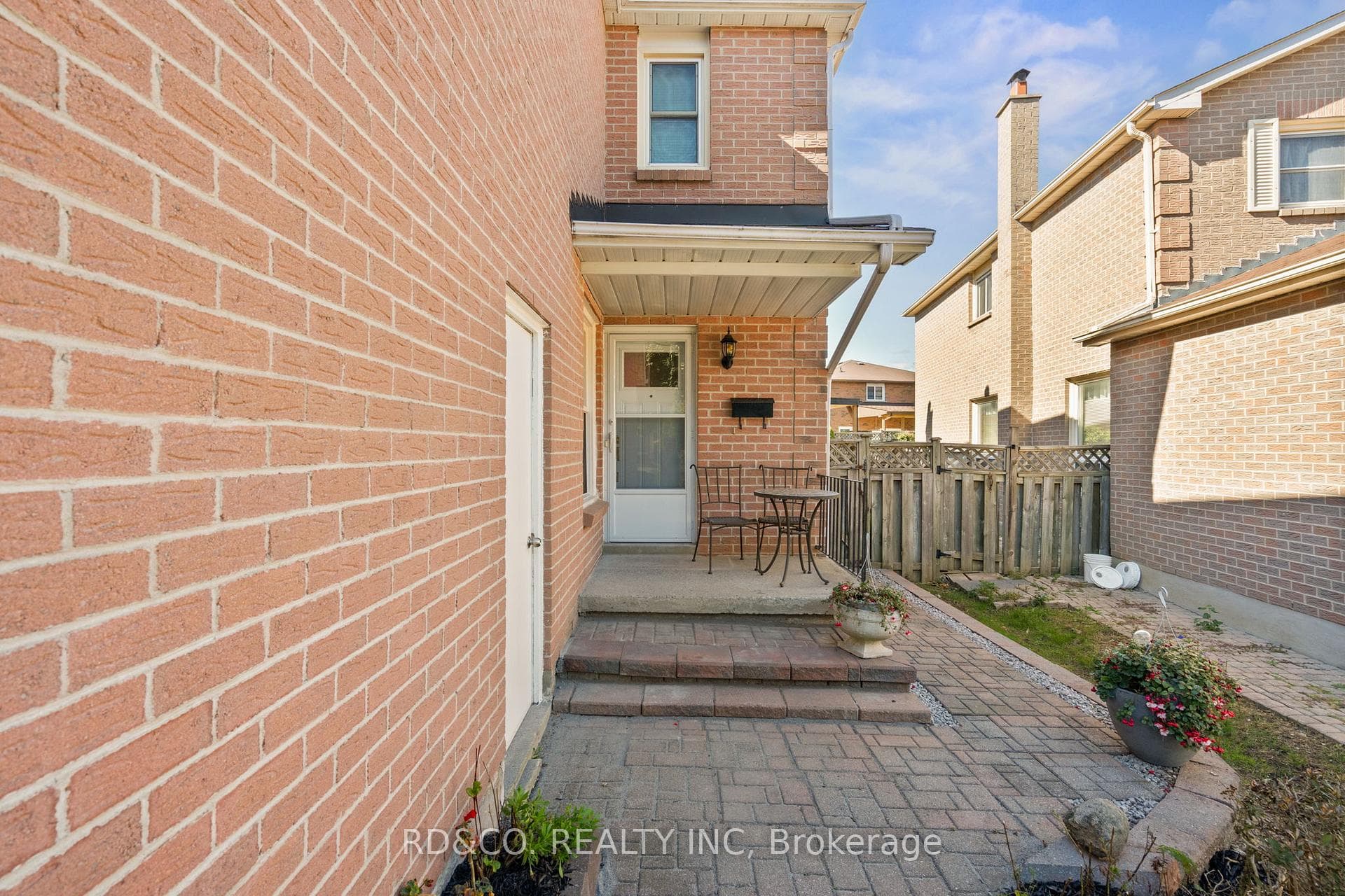 52 Strathmore Drive photo 4