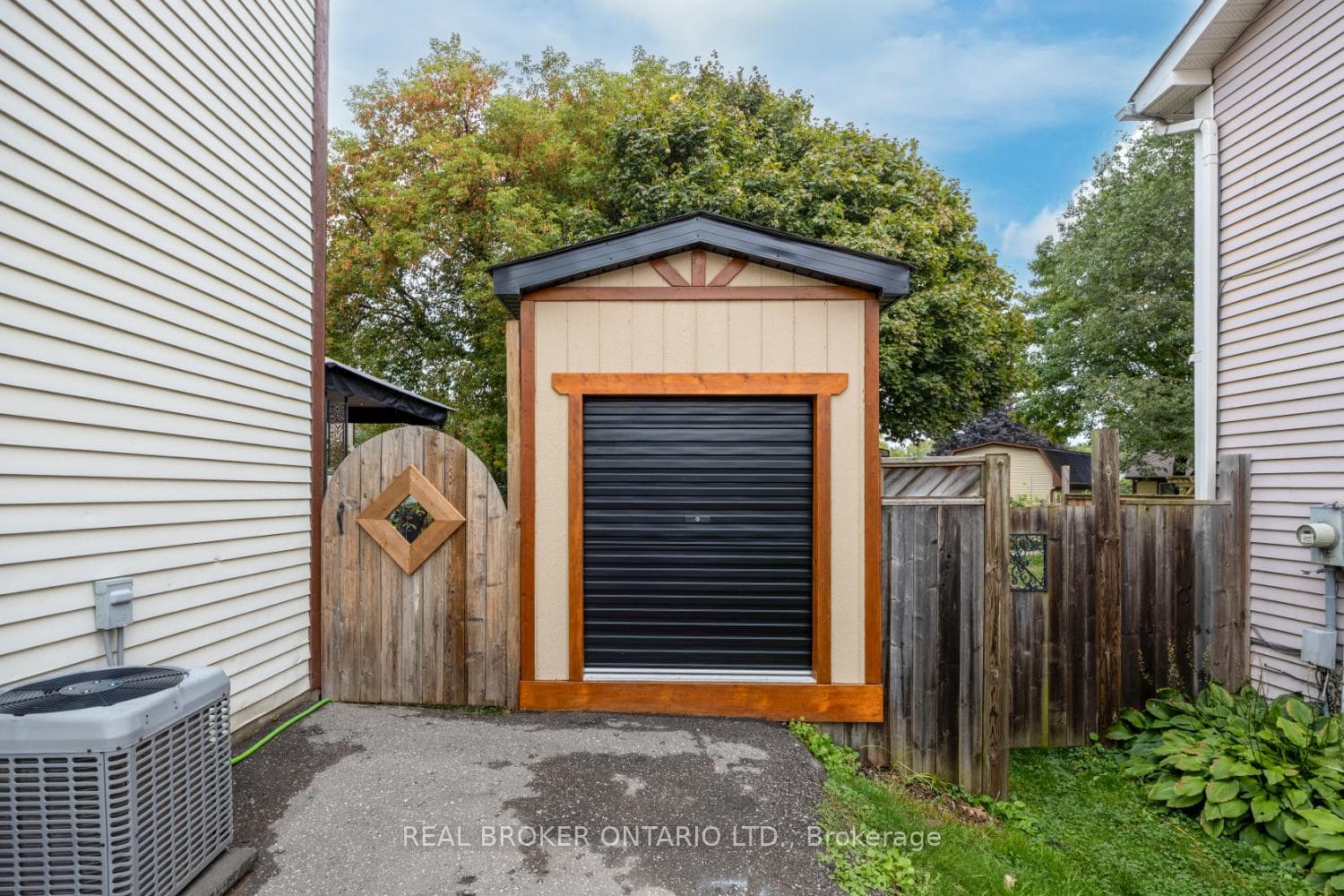 96 Martin Road photo 45