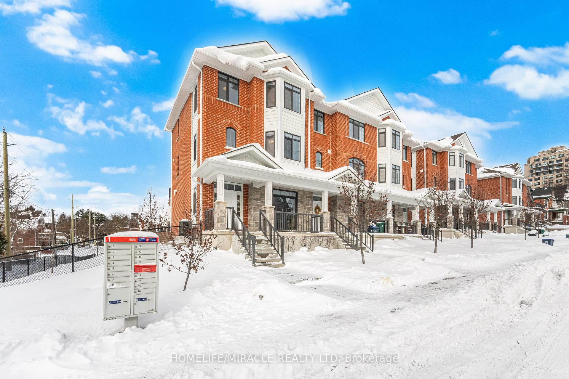 180 Benton Street photo 3