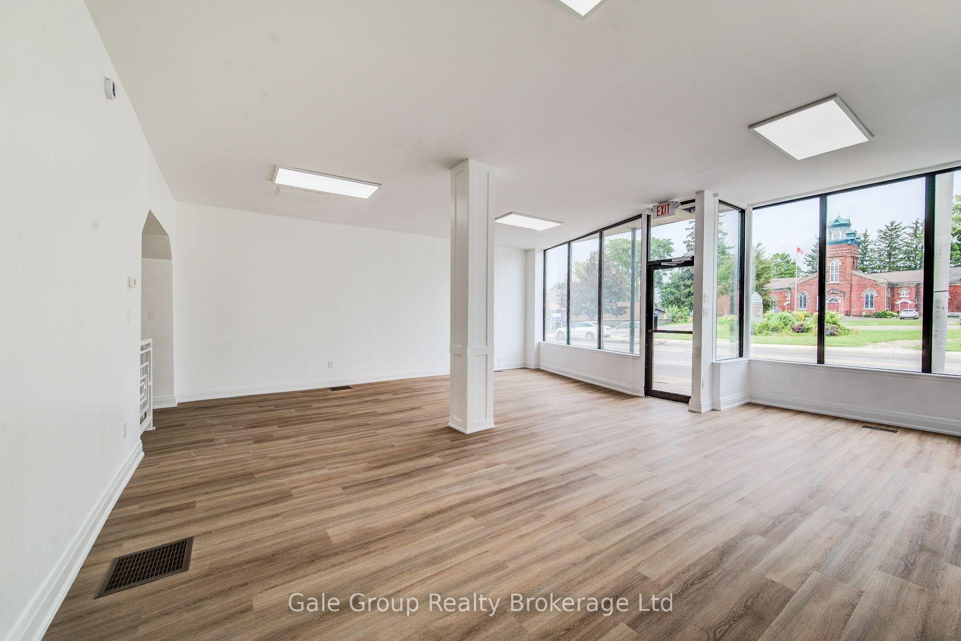 728 Dundas Street photo 12