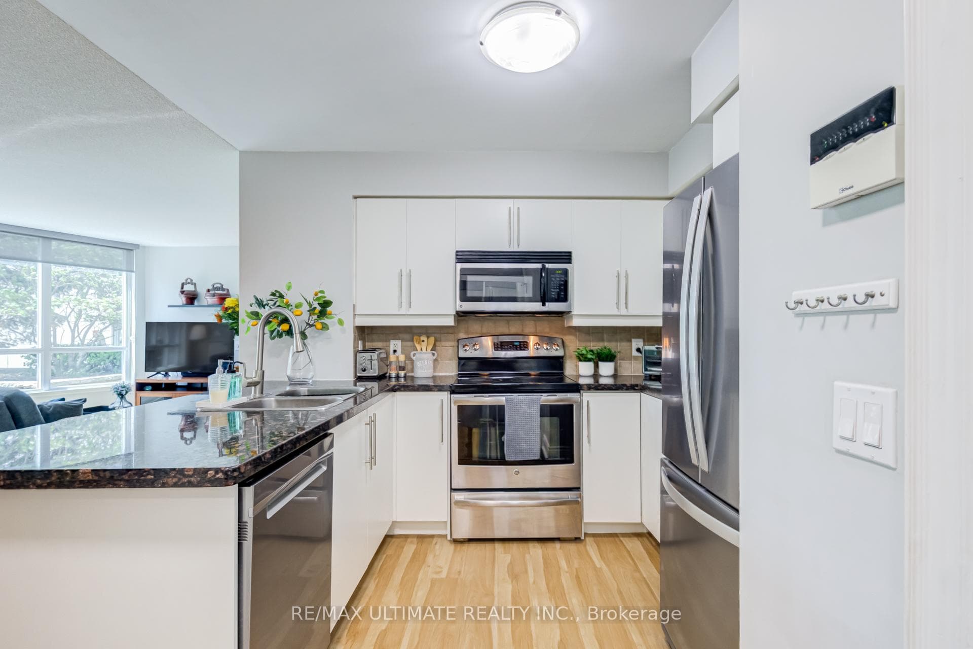 25 Greenview Avenue Unit 319 photo 7