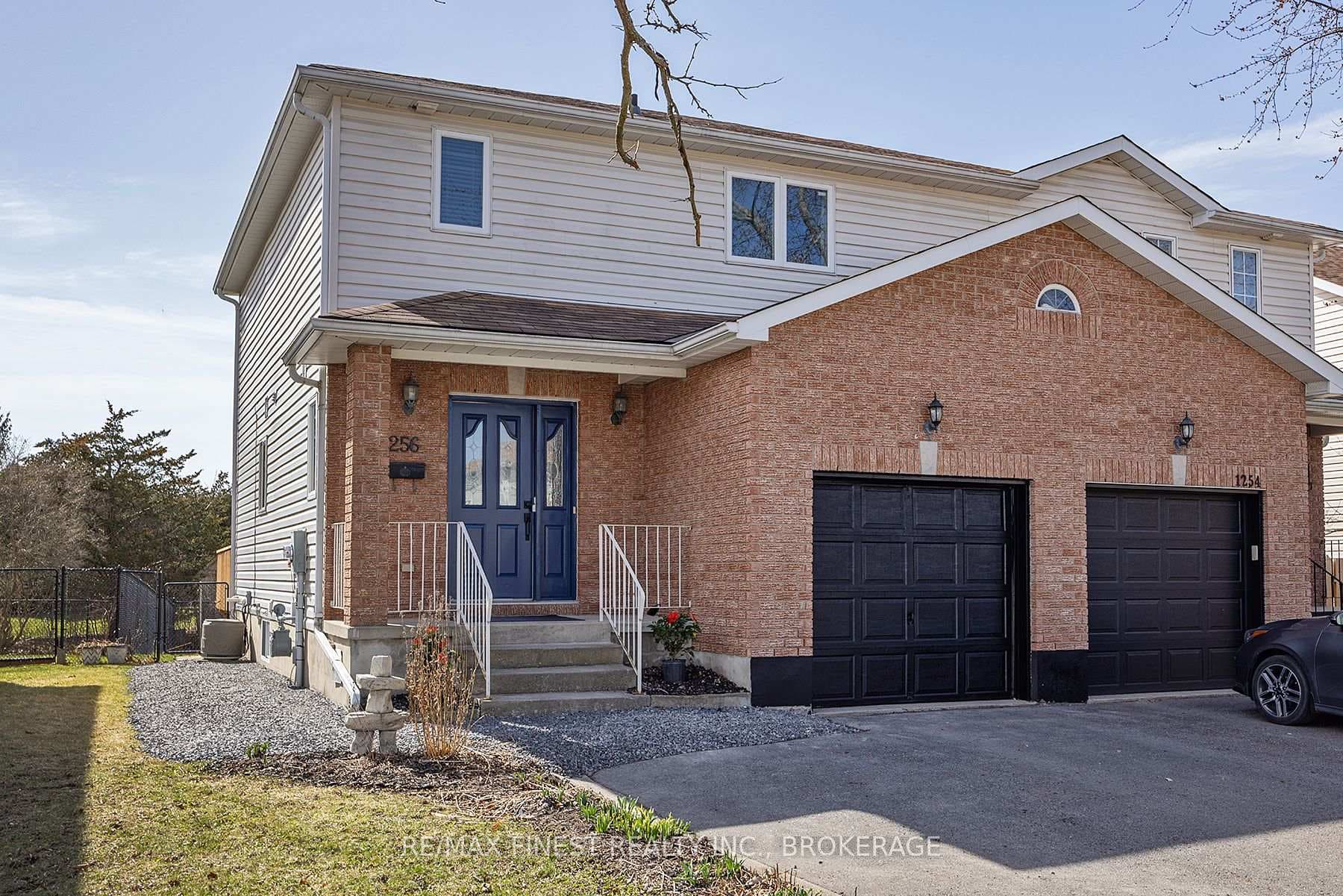 1256 Brackenwood Crescent photo 3