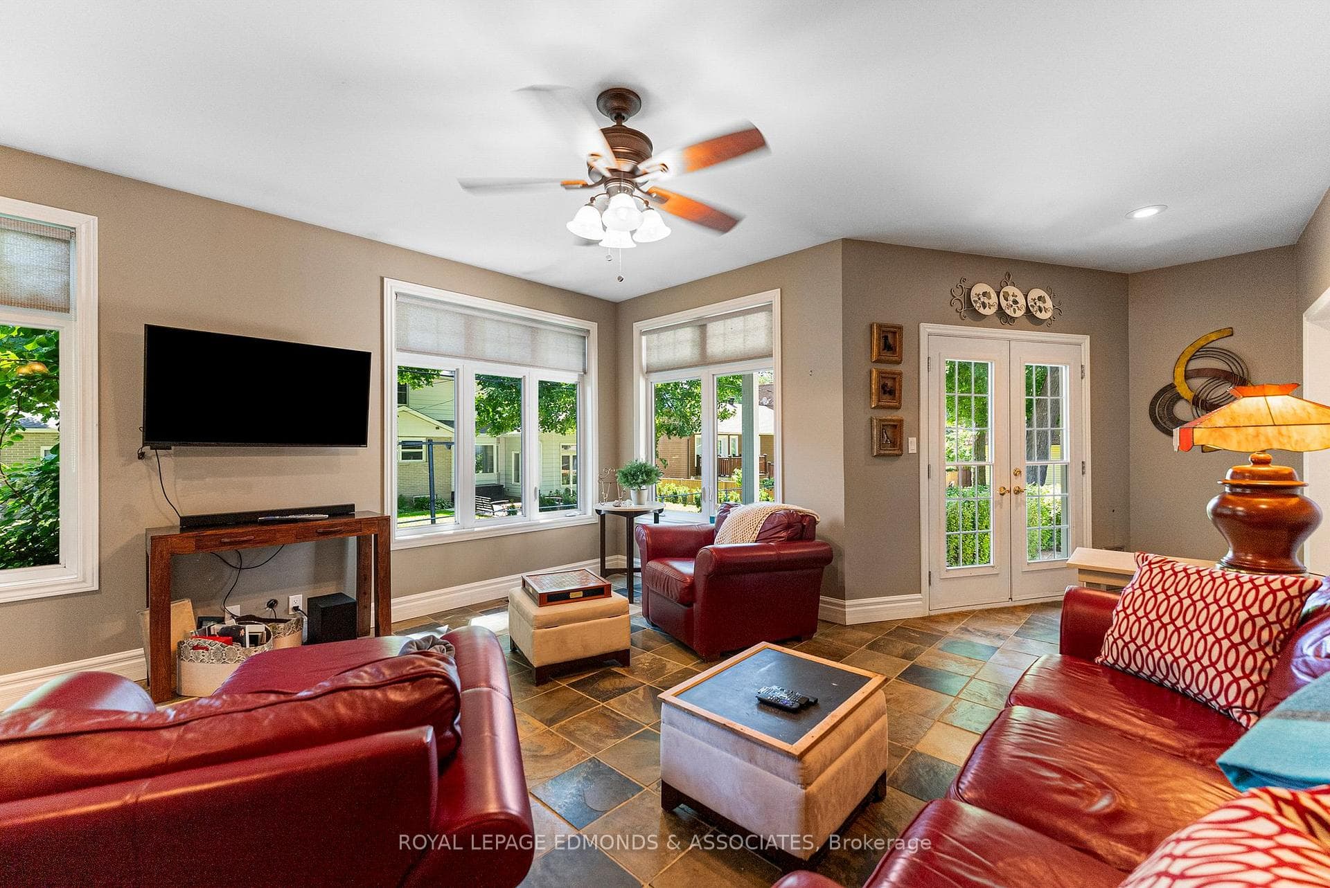 619 Cecelia Street photo 25