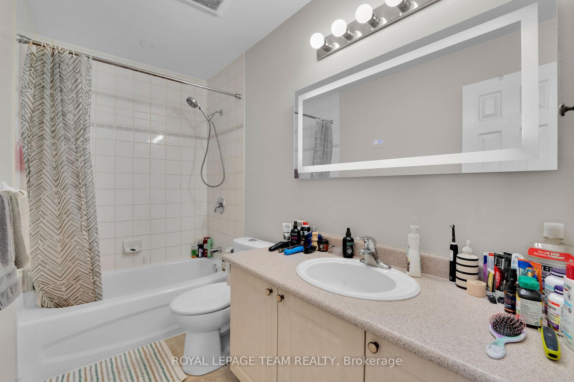 211 Westvalley Private photo 28