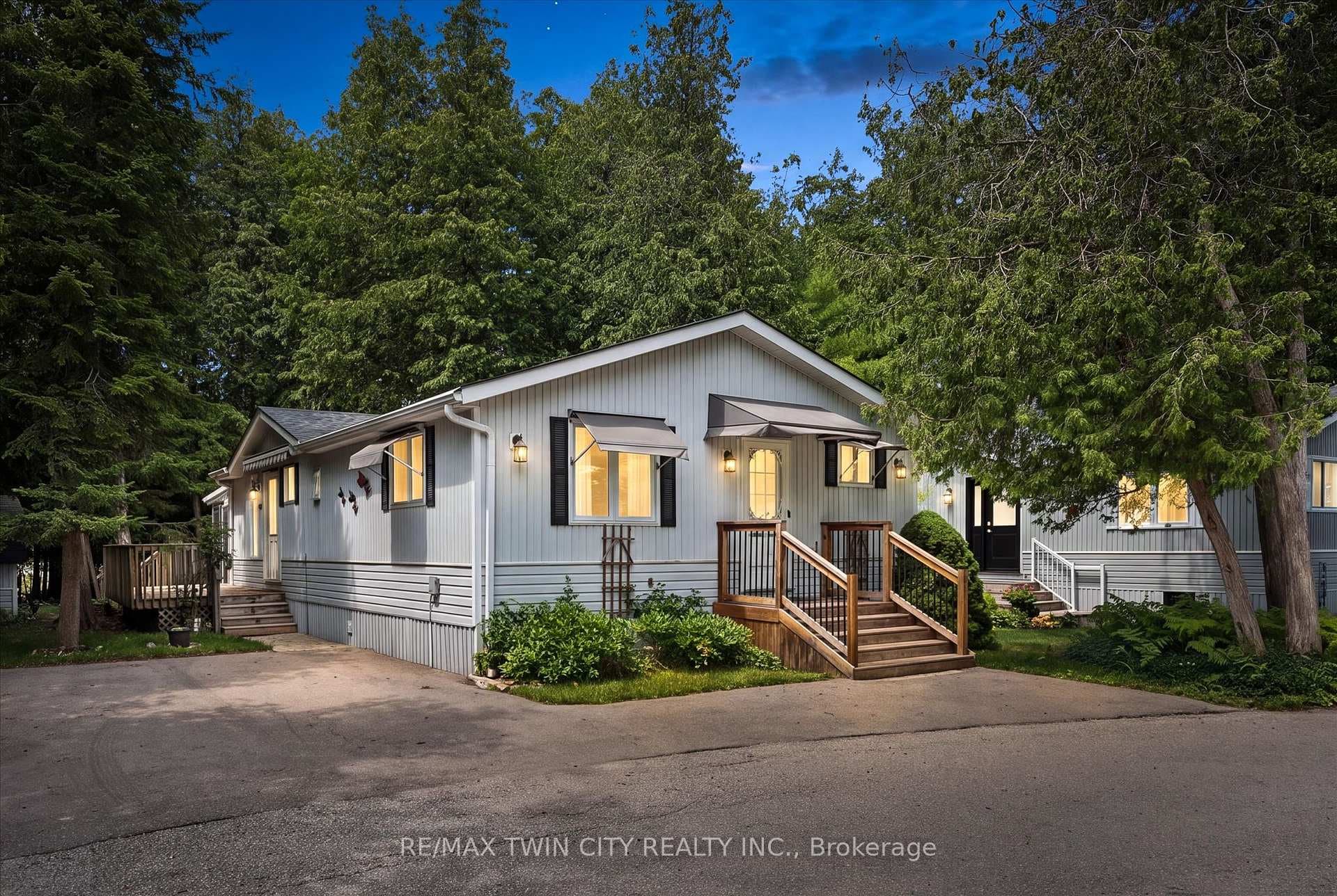 4 Spruce Avenue photo 1