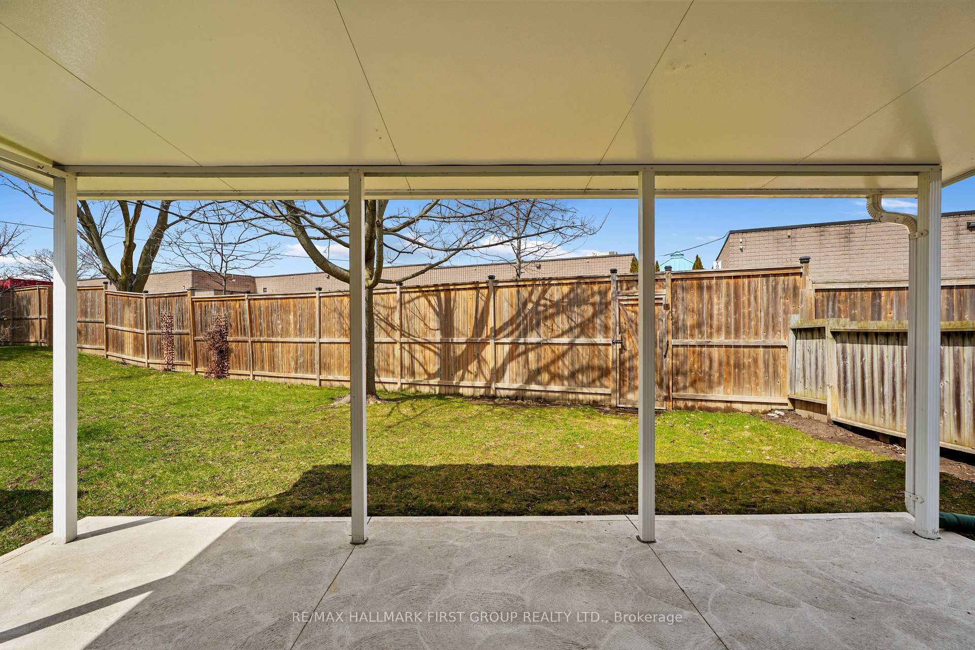 950 Curtis Crescent photo 33