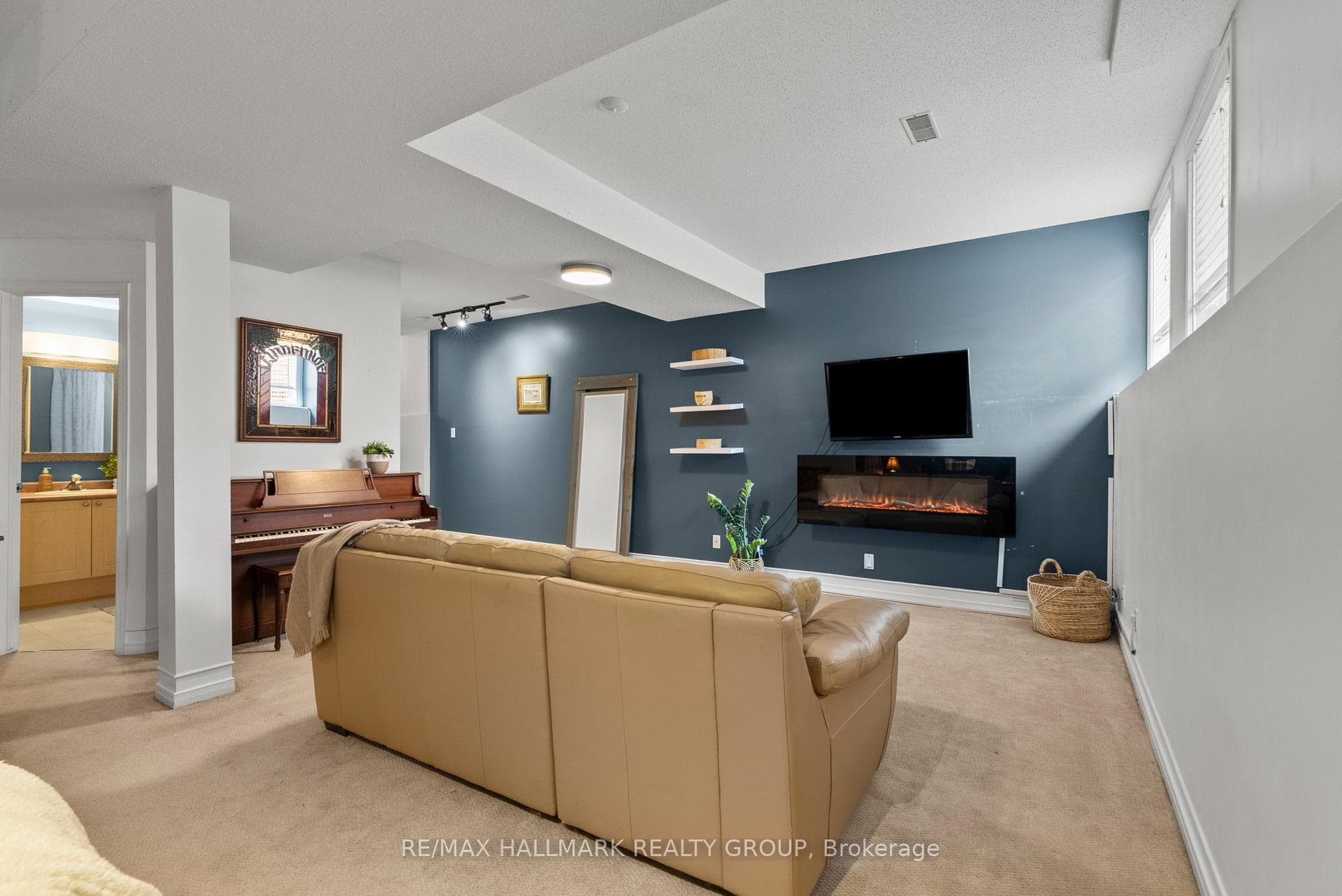 243 Gladeview Private photo 25