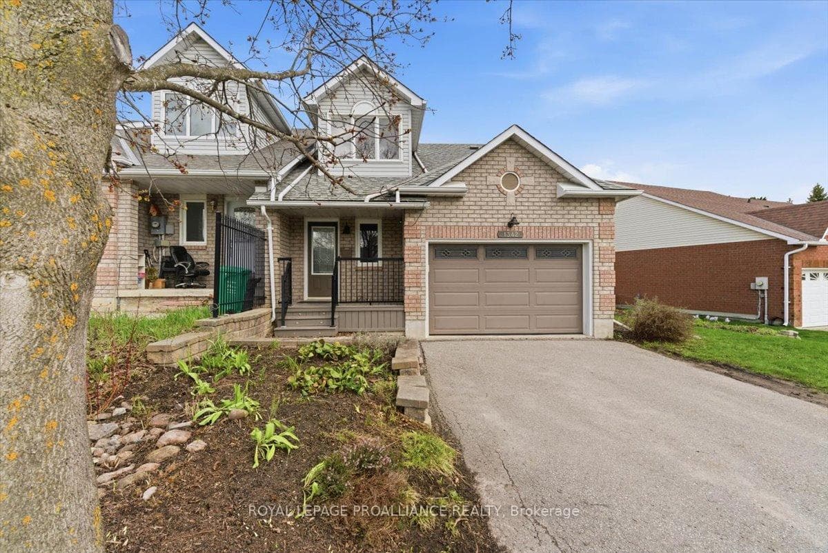 1342 Eagle Crescent photo 2