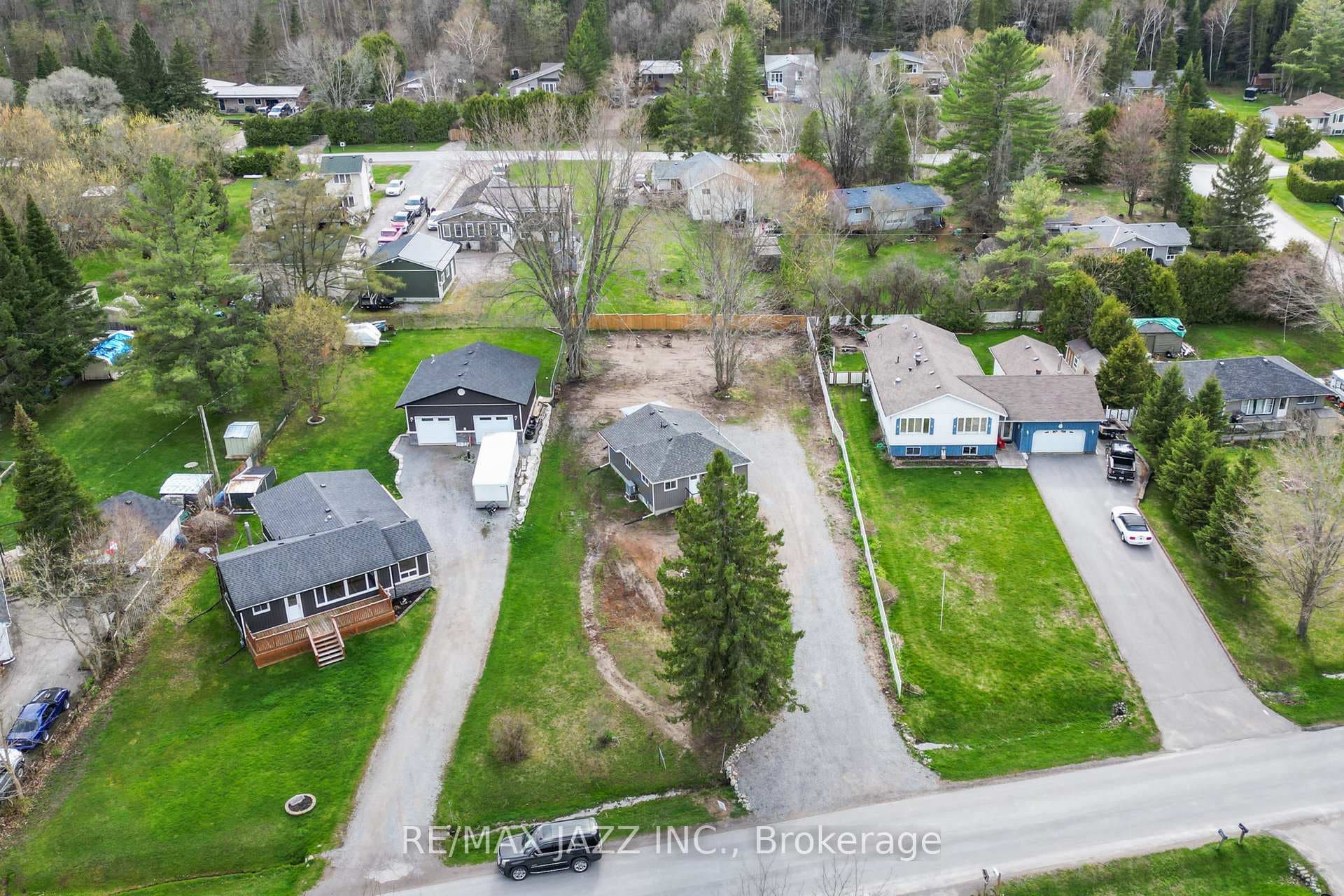 99 Cowans Crescent photo 35