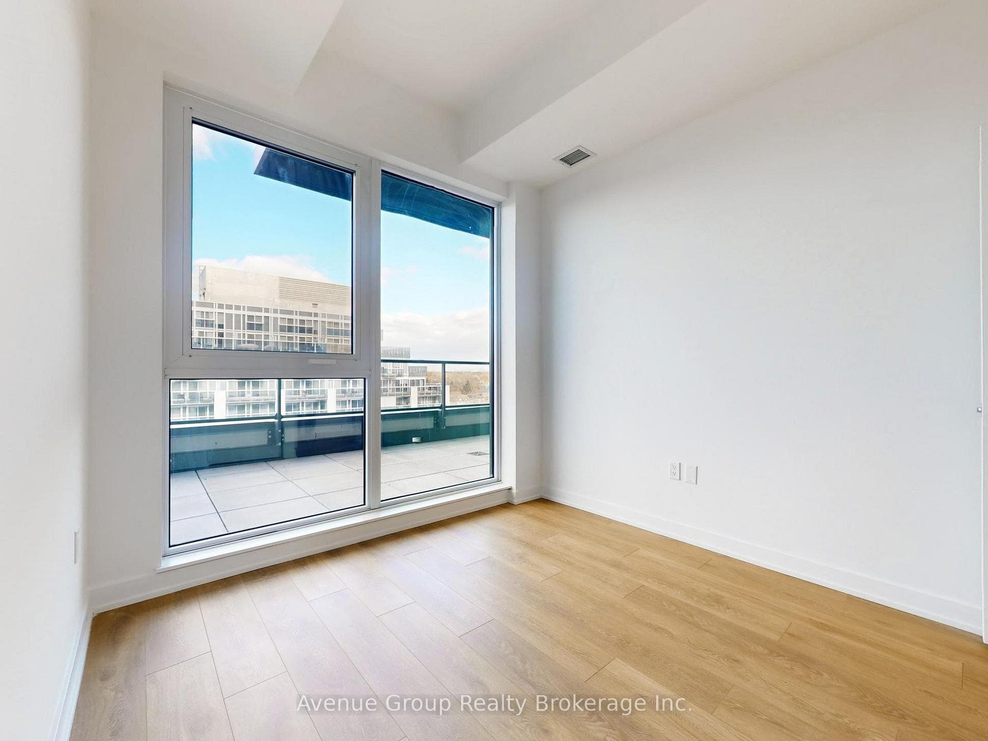 1037 The Queensway N/A Unit 620 photo 14