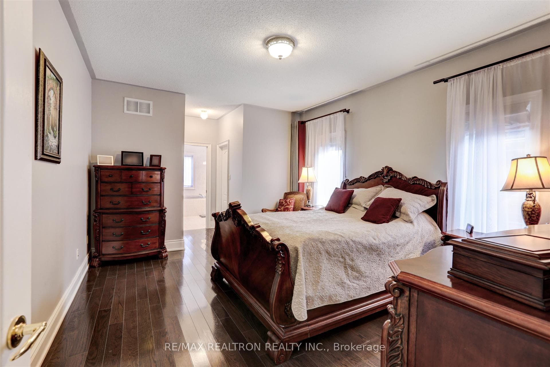 787 Foxcroft Boulevard photo 17