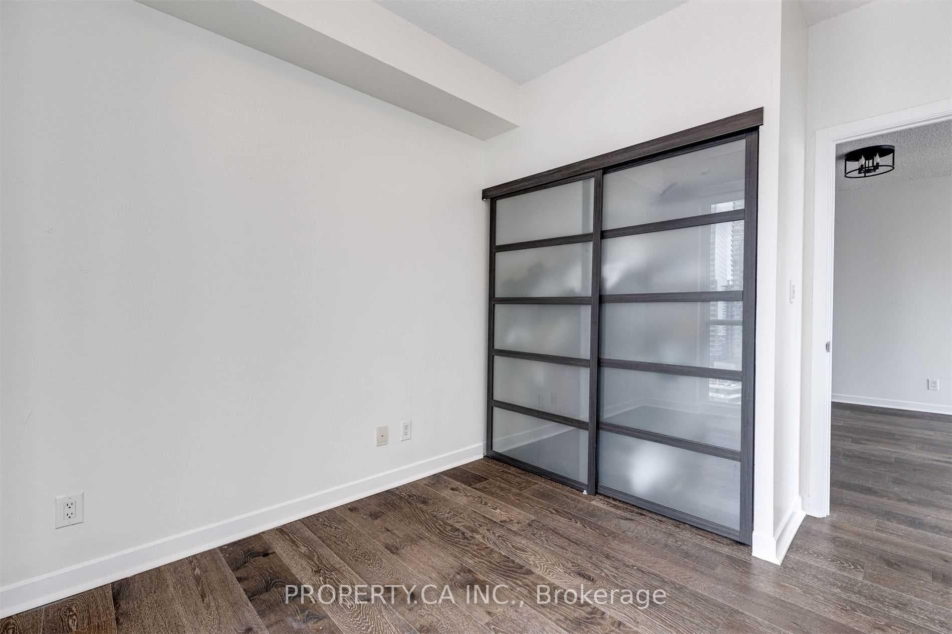 18 Harbour Street Unit 2410 photo 10