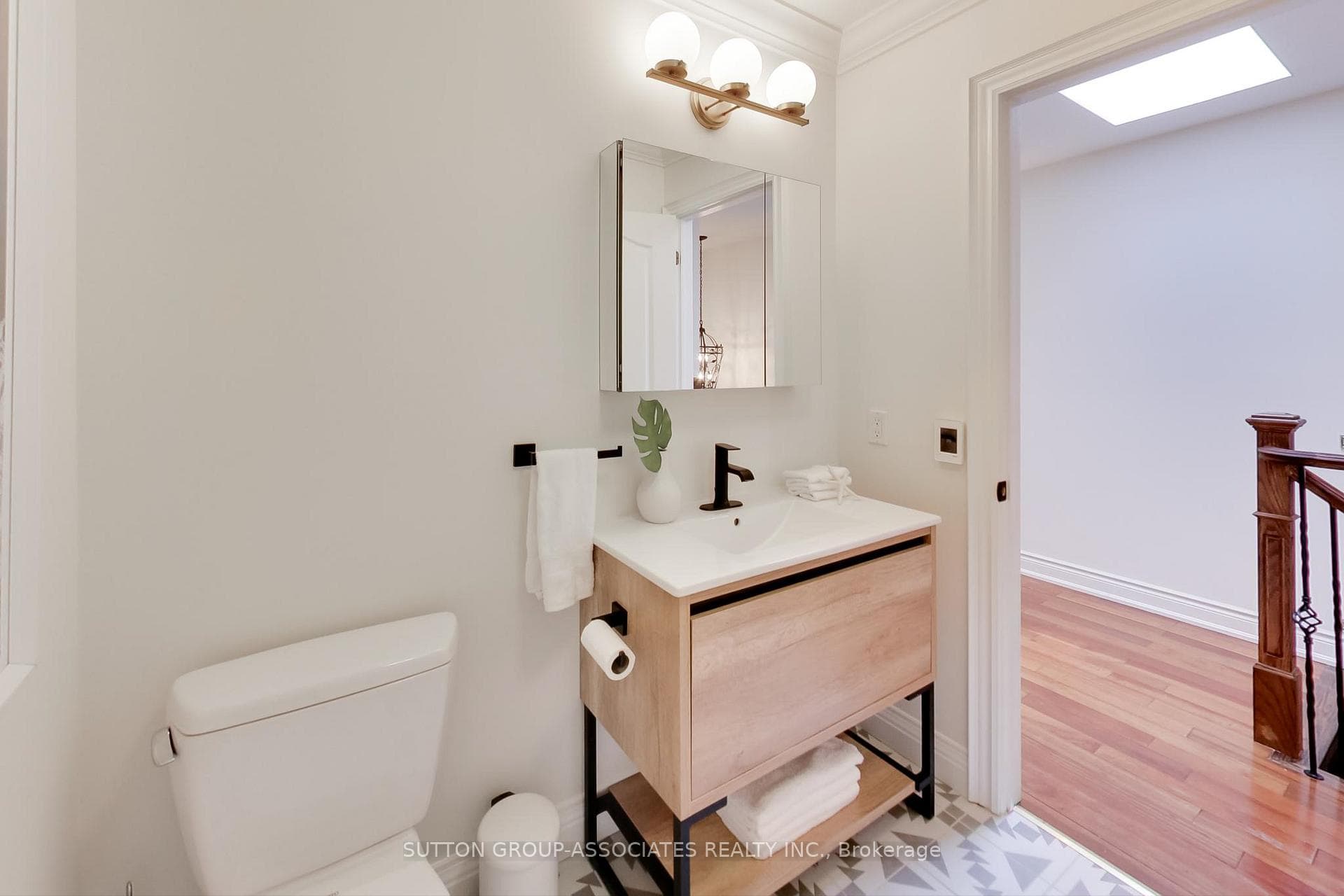 44 Corby Avenue photo 26