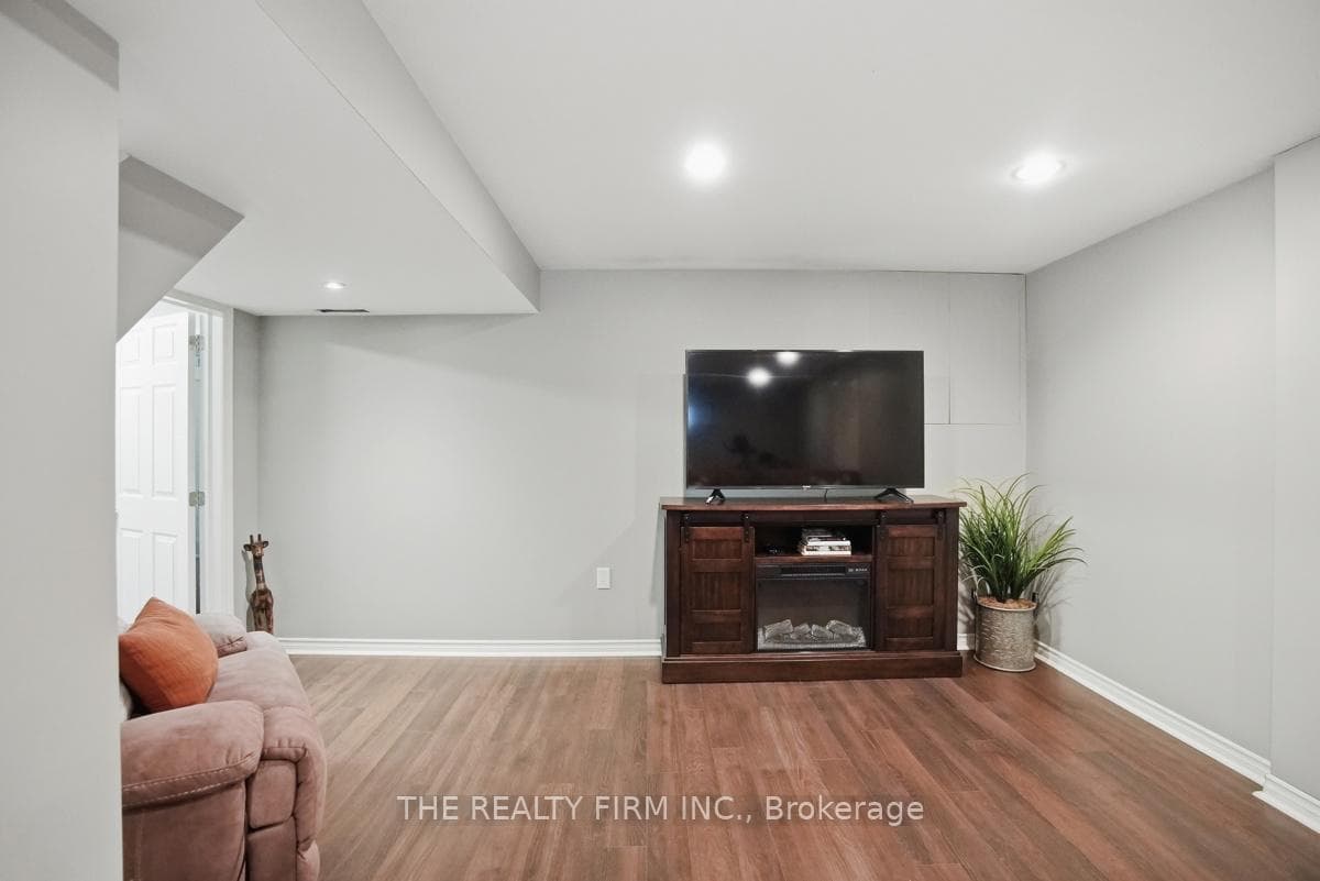 187 Byron Street photo 25