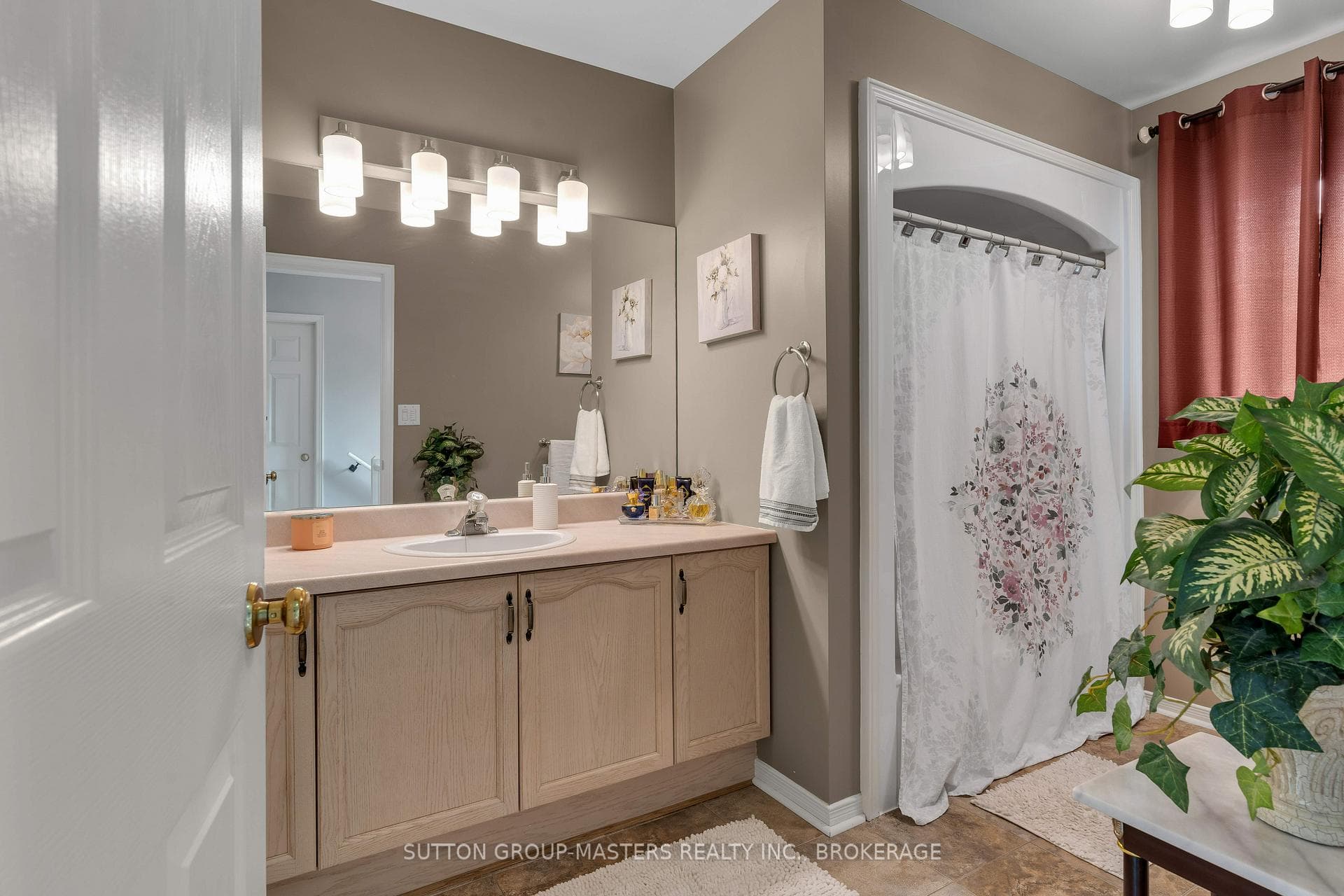 496 Grandtrunk Avenue photo 19
