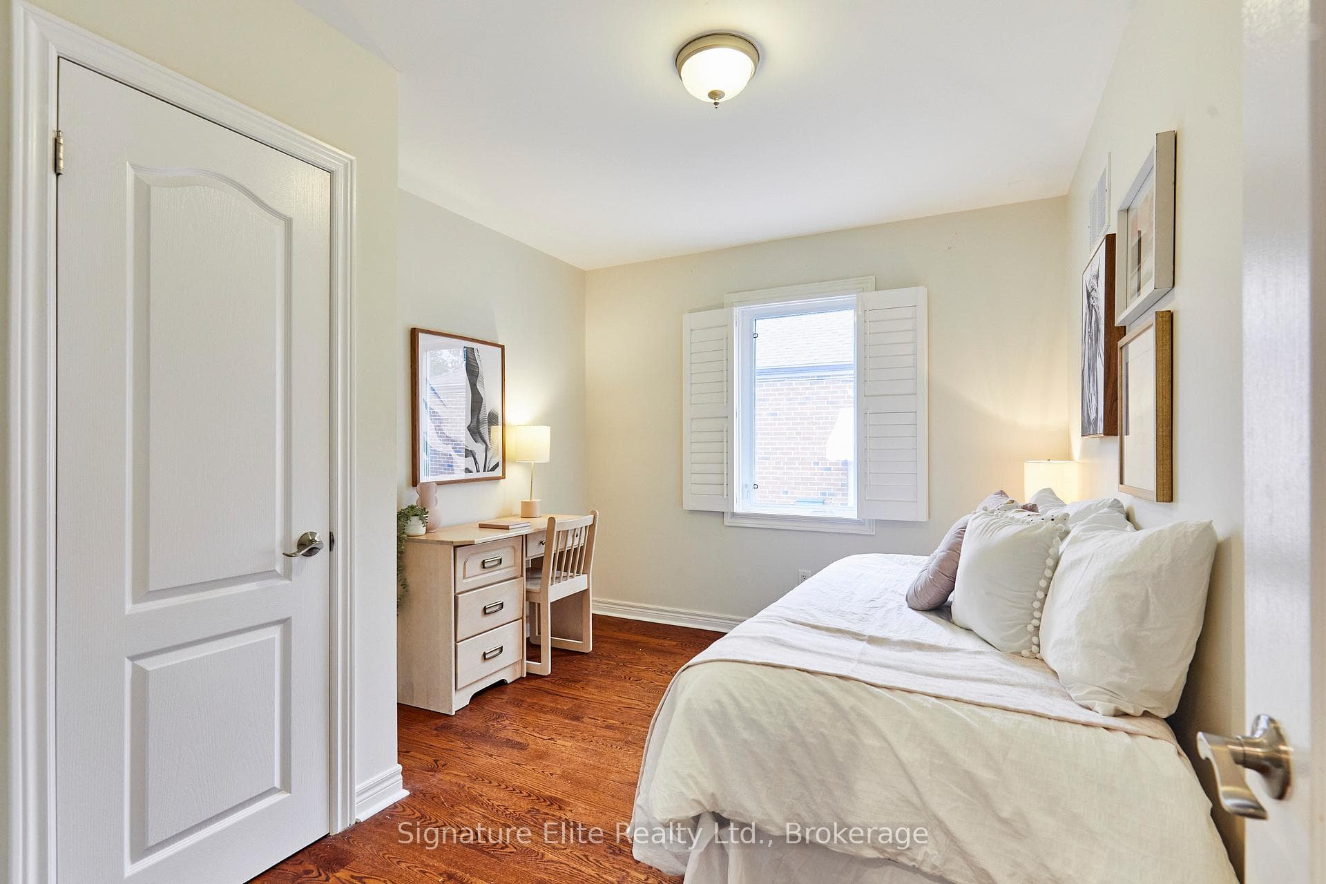 10 Bardwell Crescent photo 24