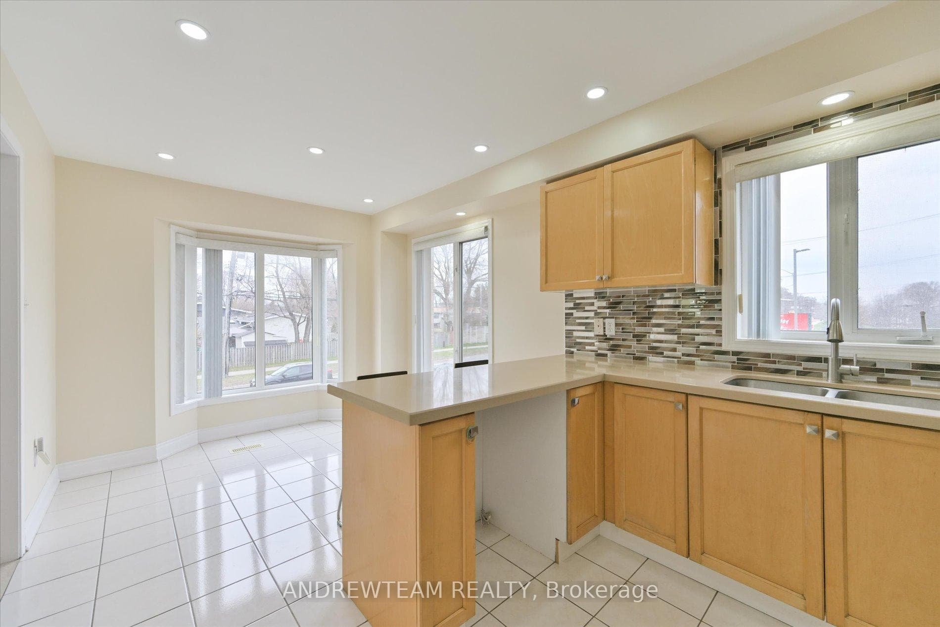 1075 Ellesmere Road Unit 1 photo 13