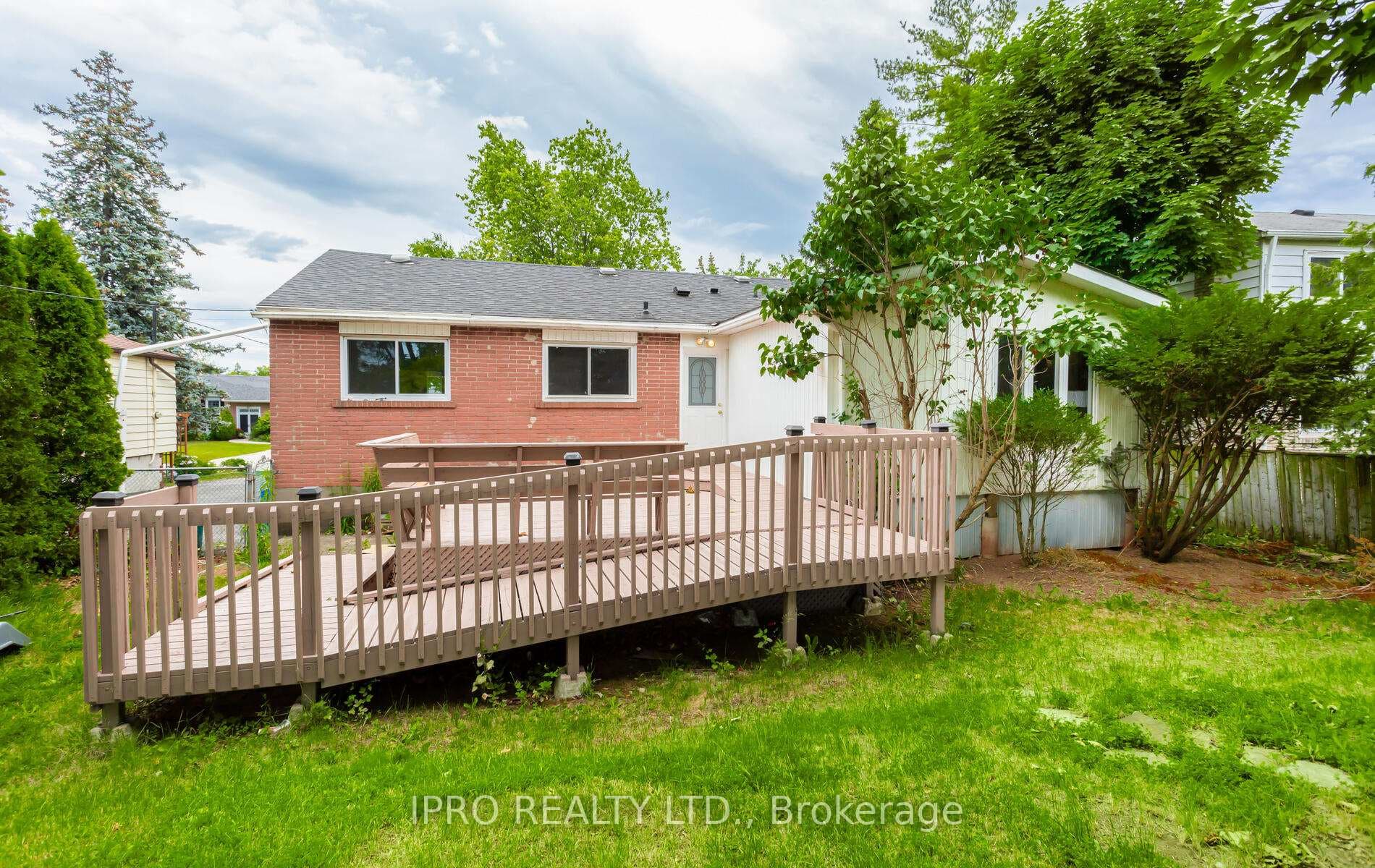 578 TRAFFORD Crescent photo 37