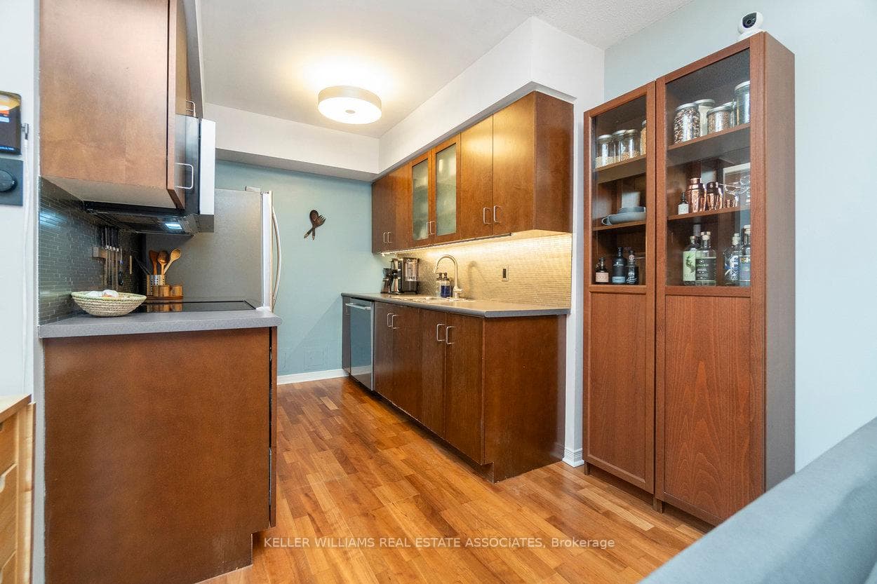 34 Western Battery Road Unit 421 photo 9