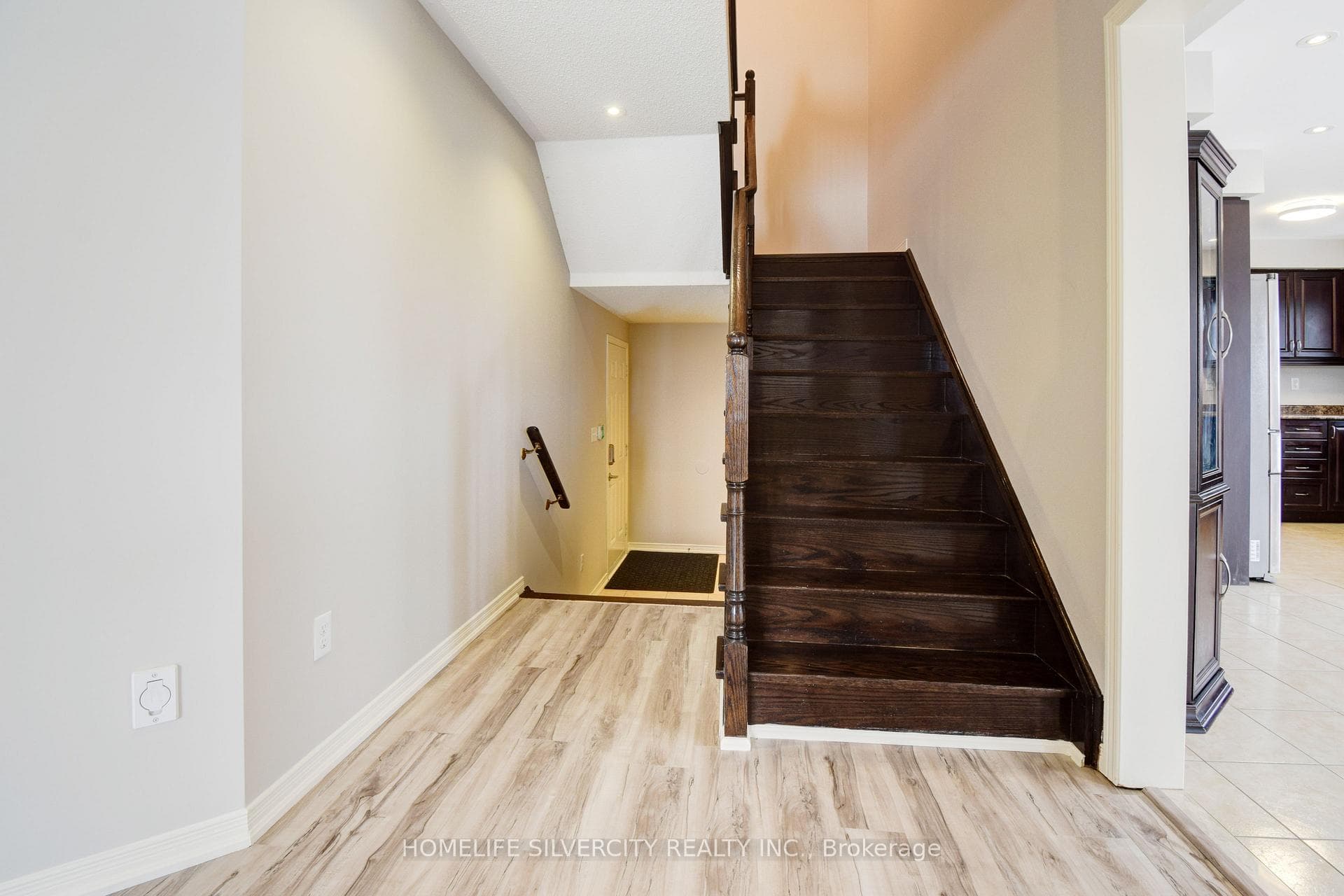 515 Nairn Circle photo 5