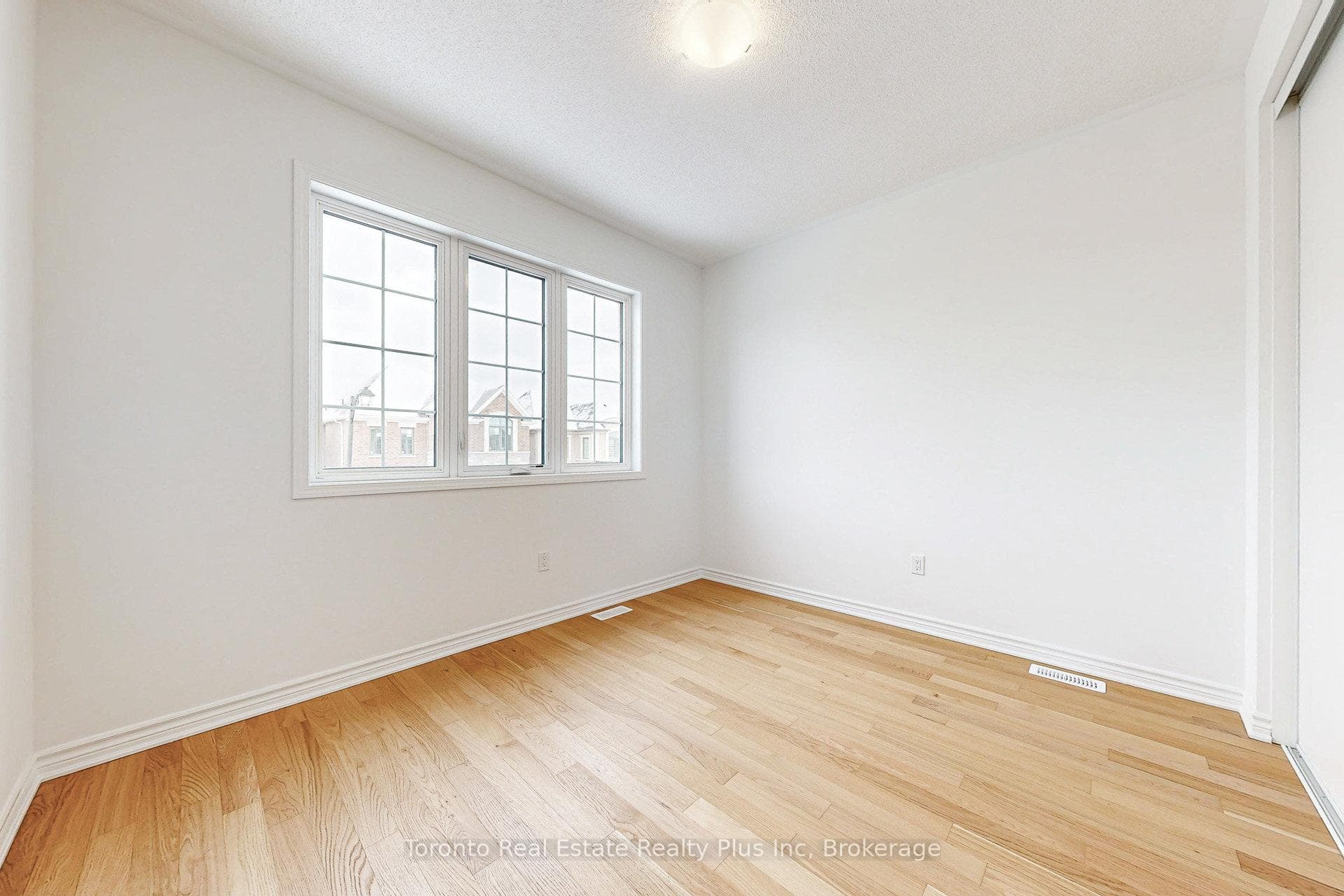 1476 Melville bonus Crescent photo 42