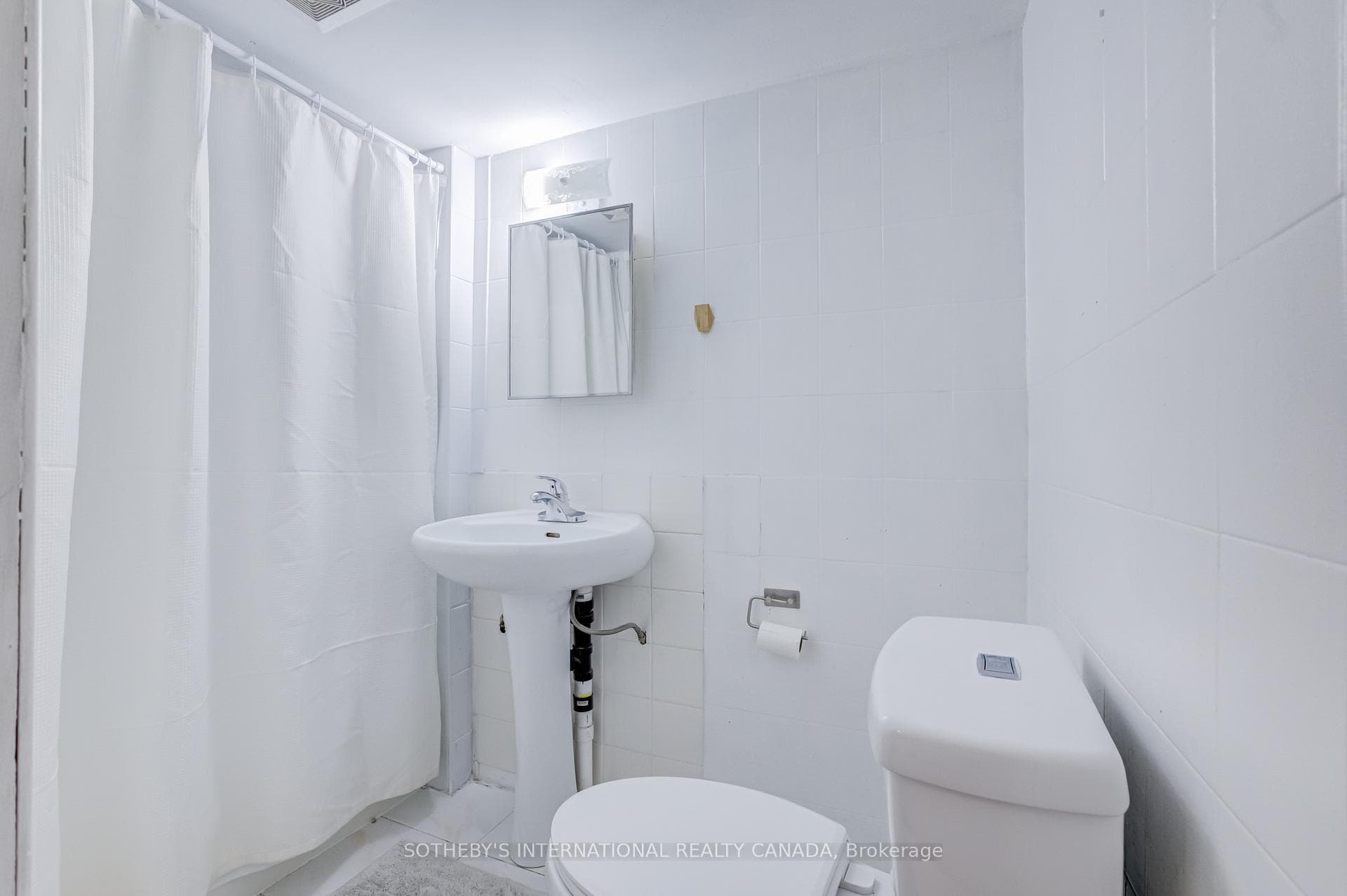 1213 College Street photo 34