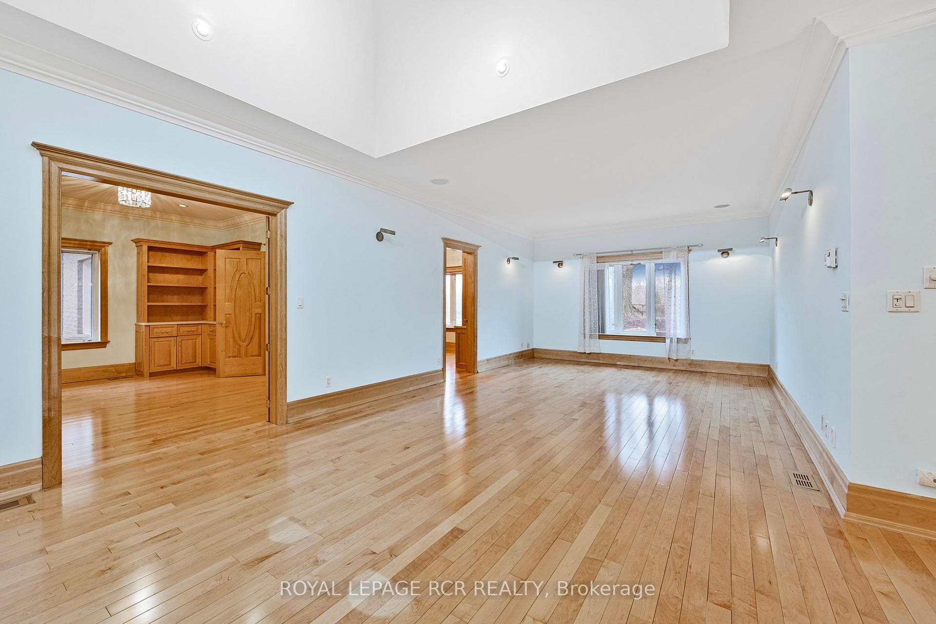 2155 19th Side Road photo 29