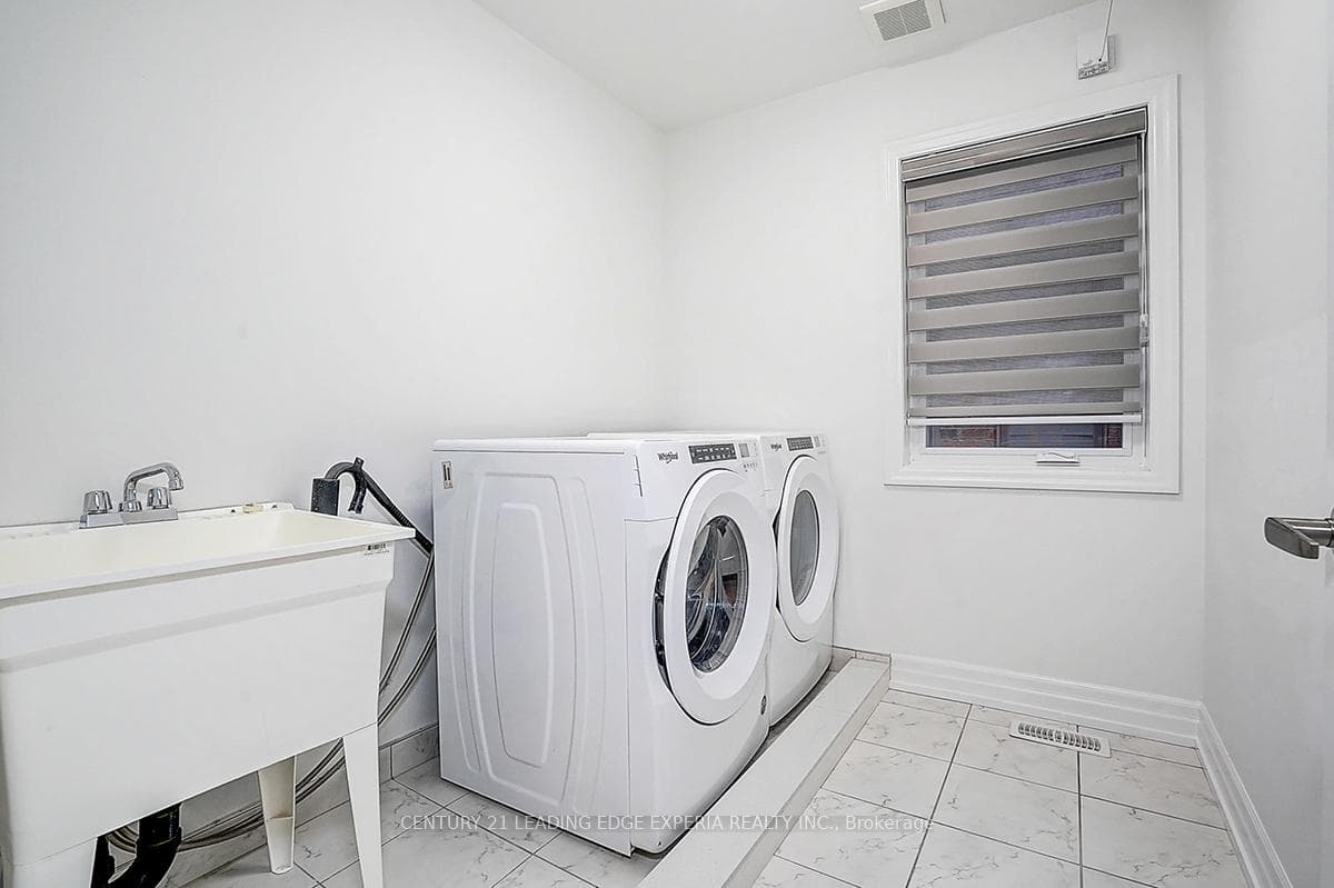 11 Micklefield Avenue photo 38