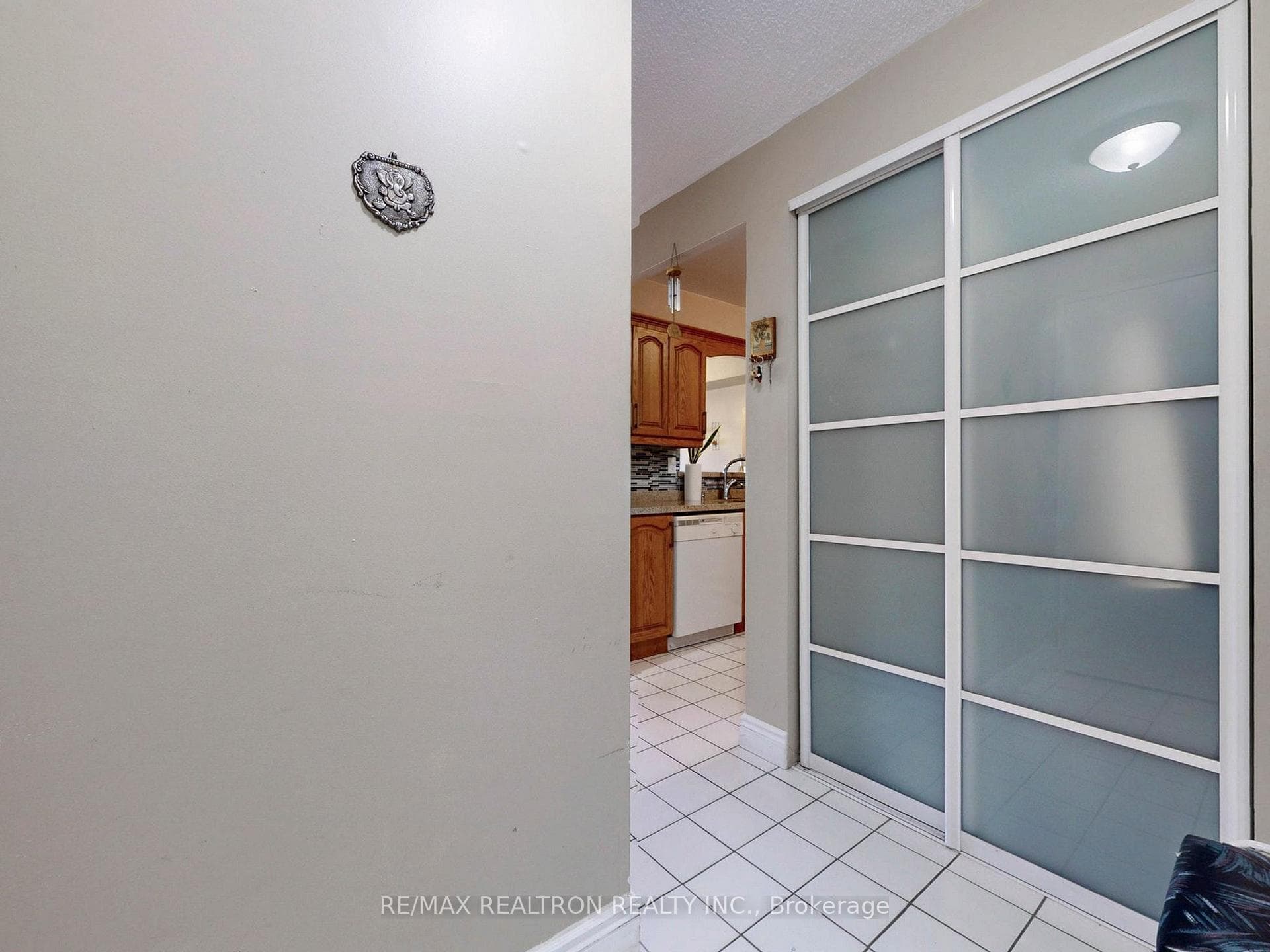 430 McLevin Avenue Unit 1606 photo 23