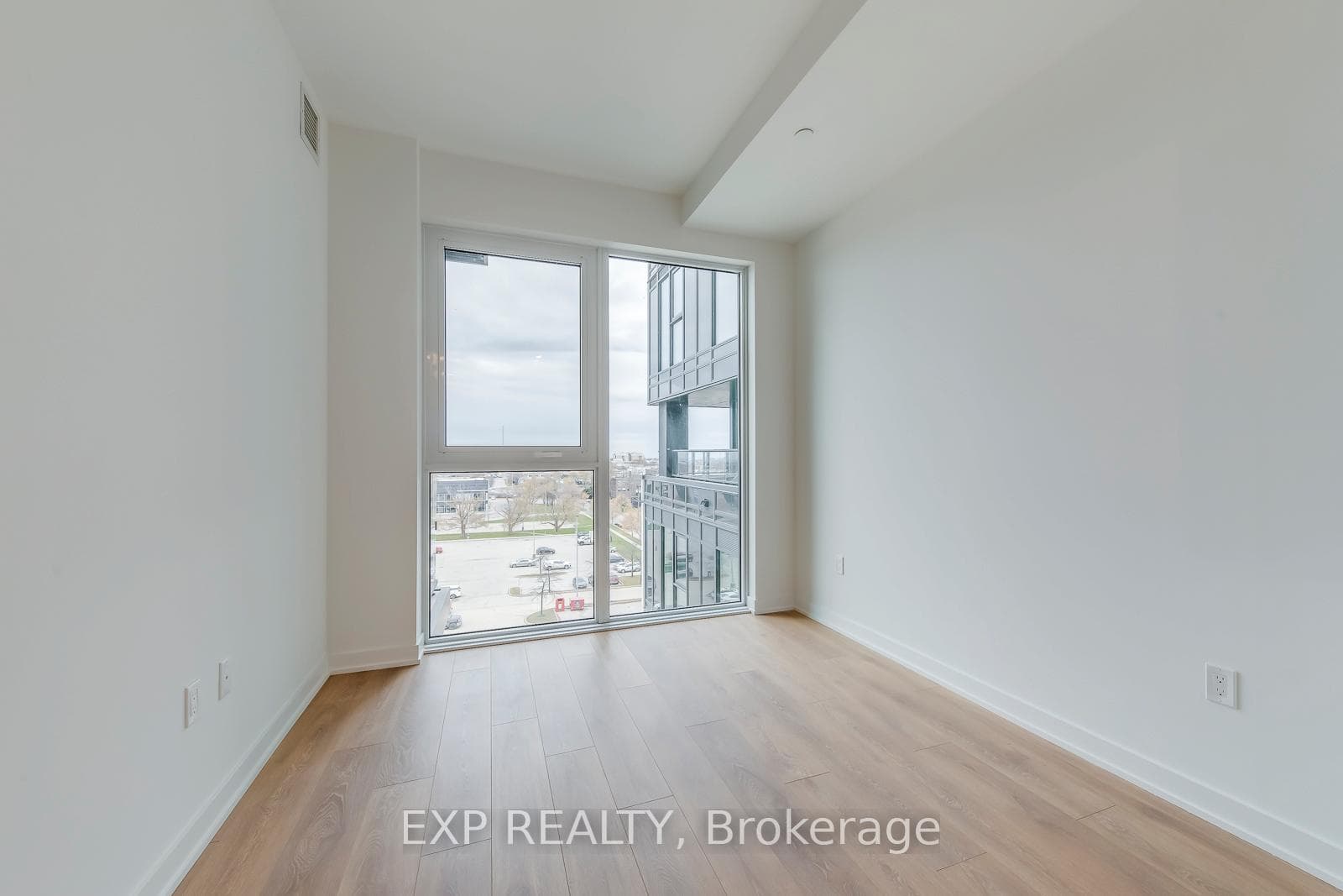 1037 The Queensway N/A Unit 608 photo 18