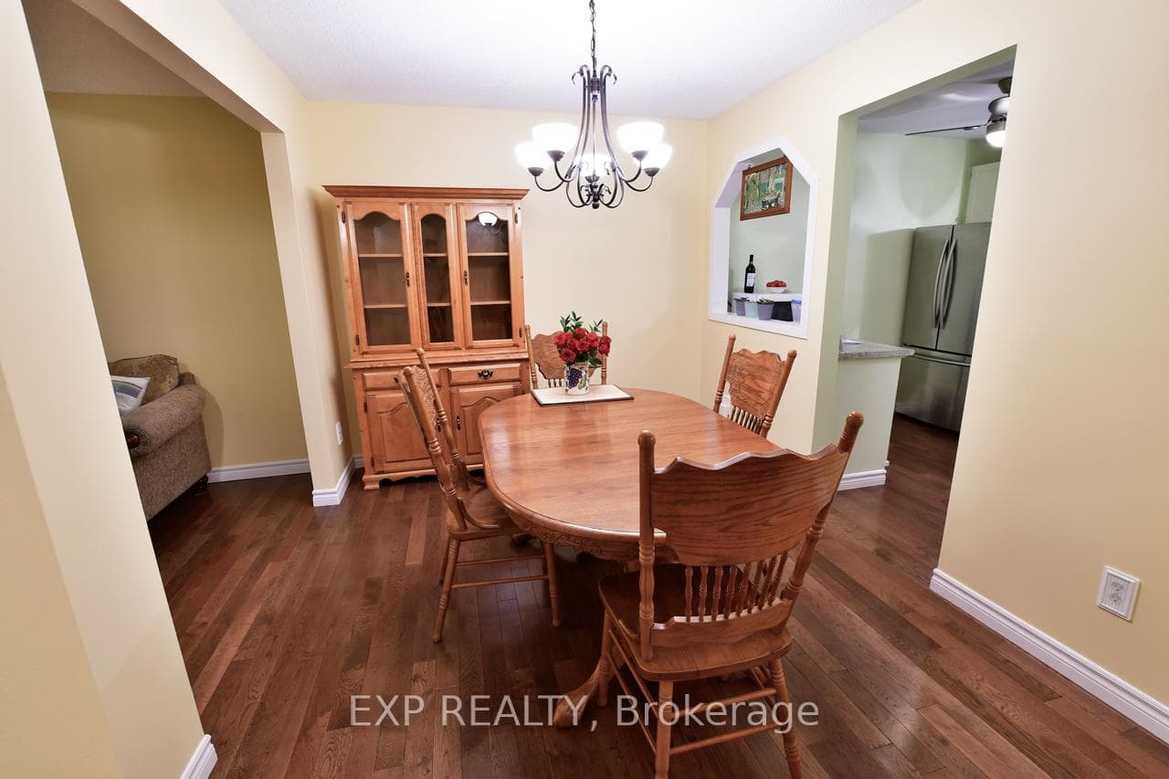10 Claudette Gate photo 4