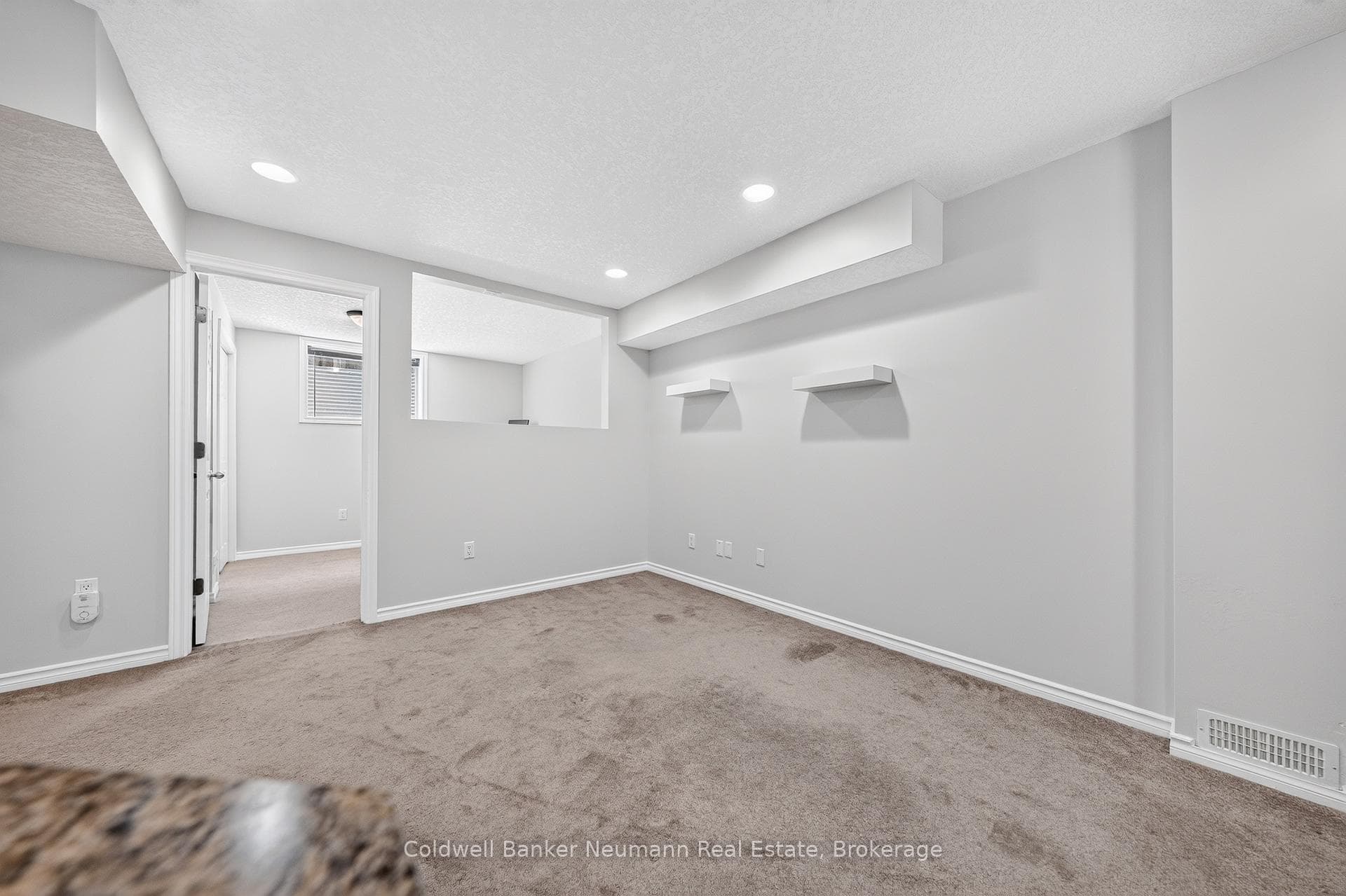 8 Creighton Avenue photo 33