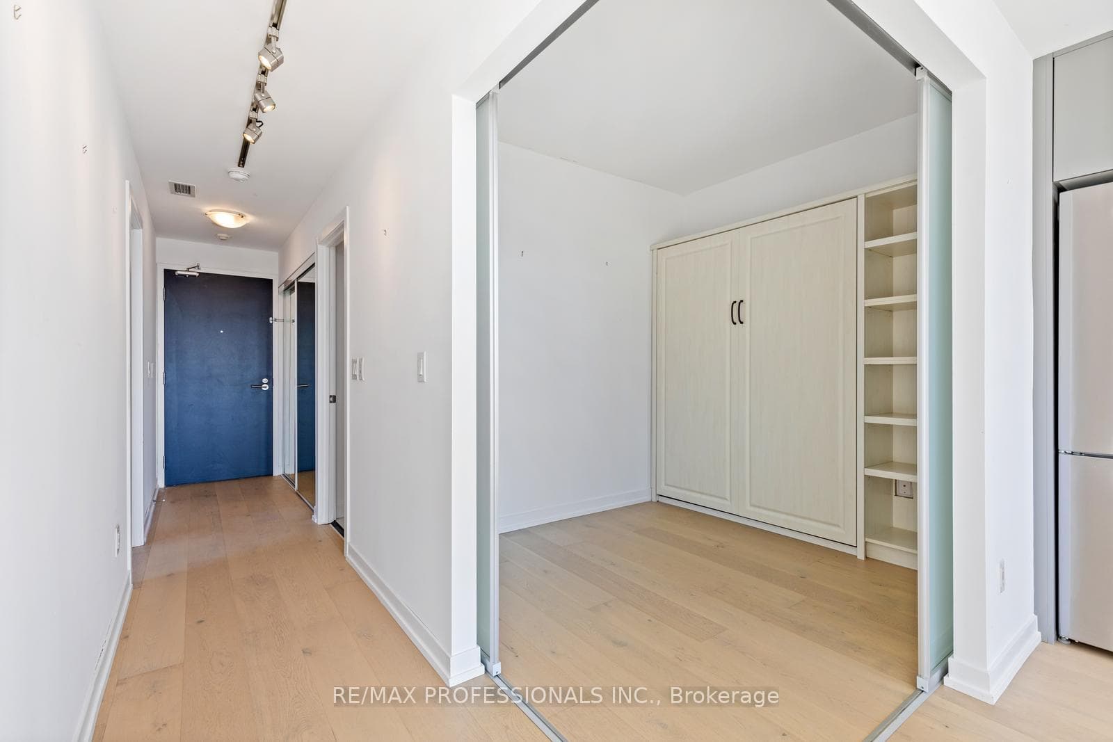 105 George Street Unit 810 photo 17