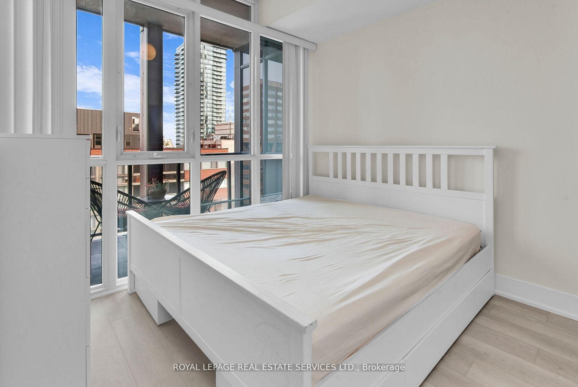 32 Davenport Road Unit 1405 photo 7