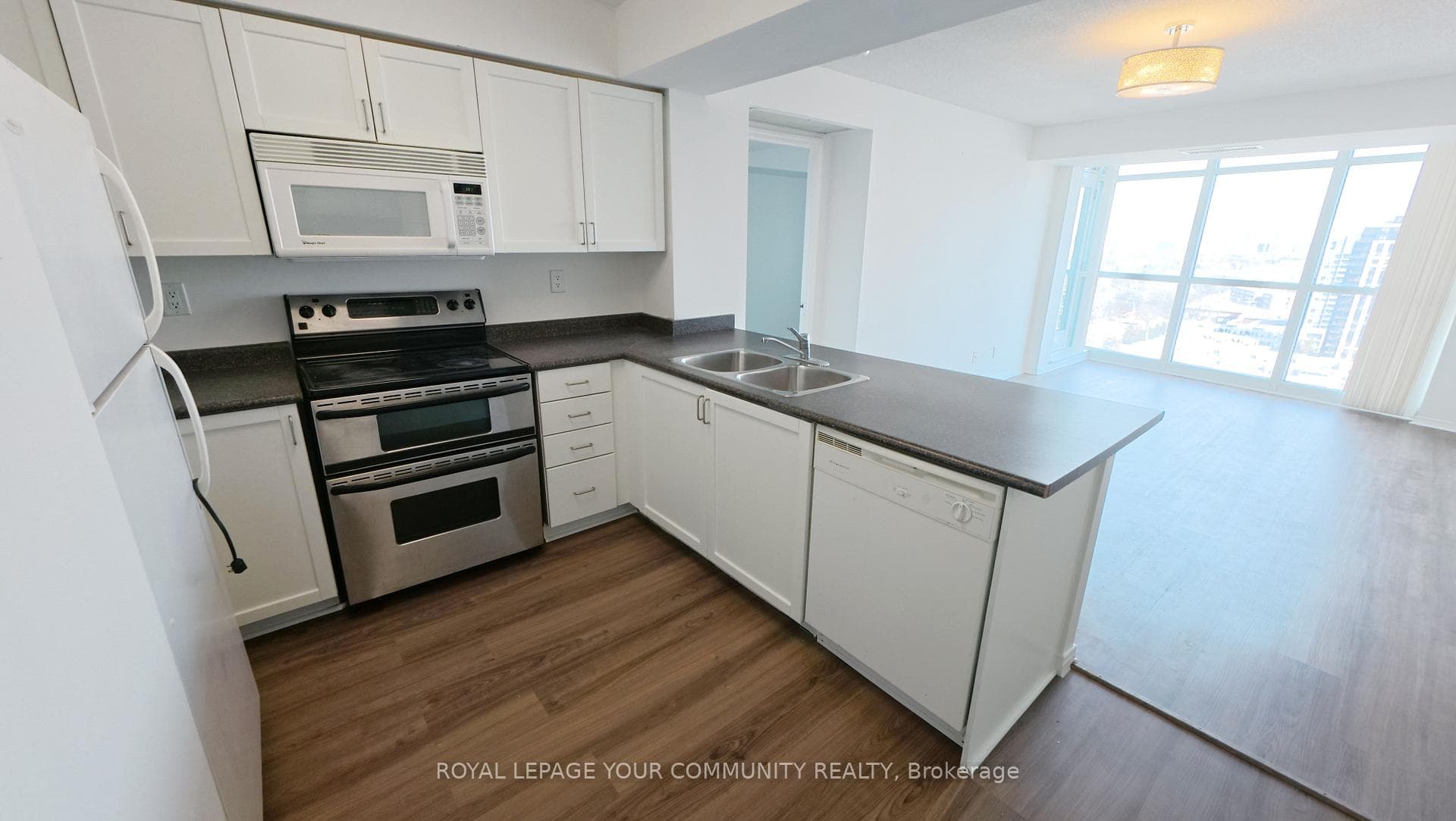 28 Harrison Garden Boulevard Unit 2101 photo 5