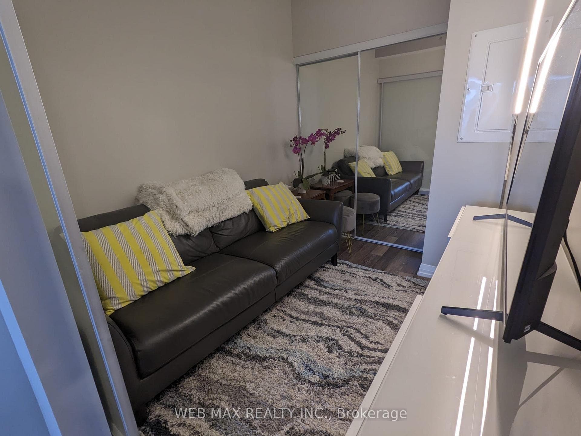 75 Canterbury Place Unit 2012 photo 5