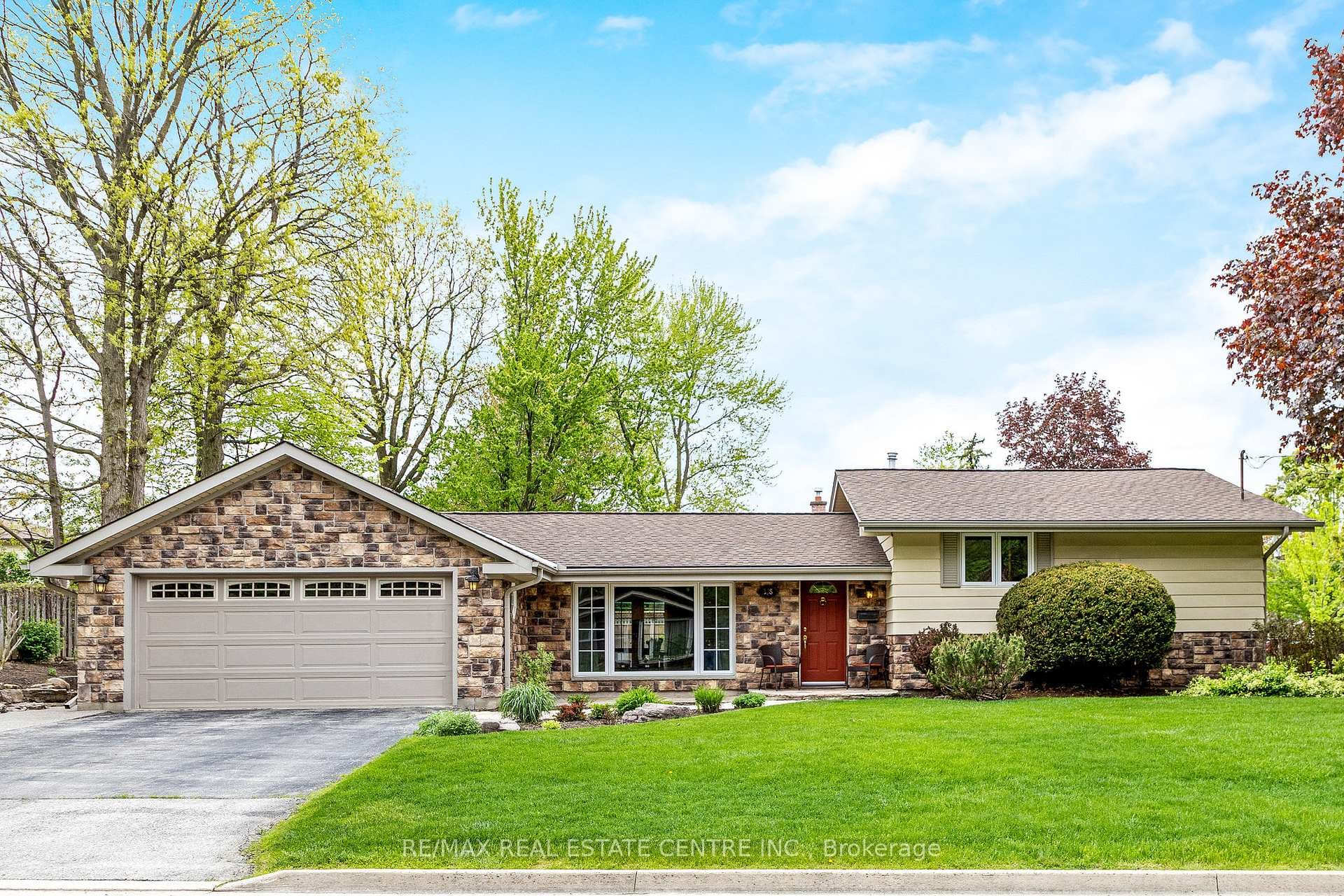 398 Bell Street photo 1