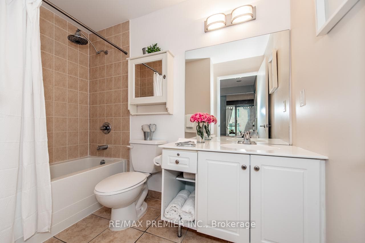 220 Victoria Street Unit 705 photo 10